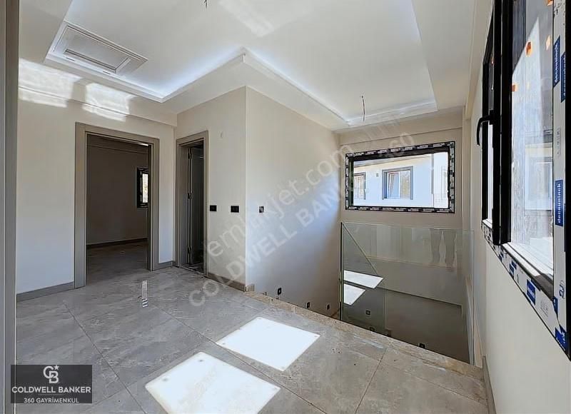 Kemalpaşa Da Lüx Sıfır 4+1 Havuzlu Garajlı Oturuma Hazır Villa - Görsel 10