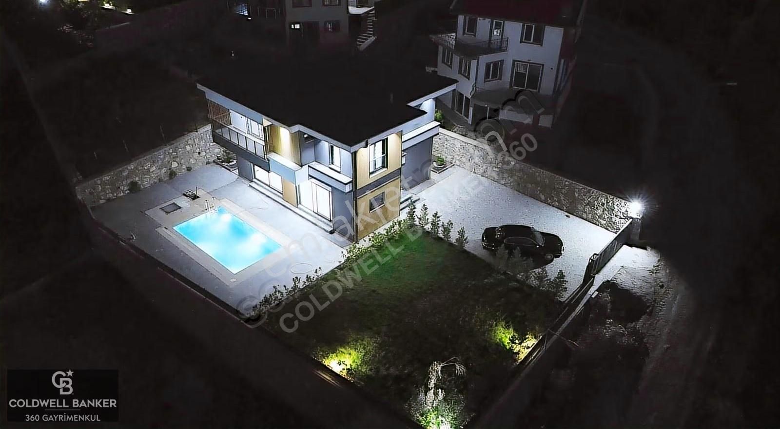 Kemalpaşa Da Lüx Sıfır 4+1 Havuzlu Garajlı Oturuma Hazır Villa