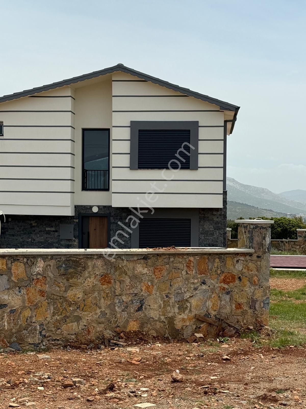 Ender Uysal Gayrimenkulden Tavas Yaka Da Satılık Villa Arsası.....