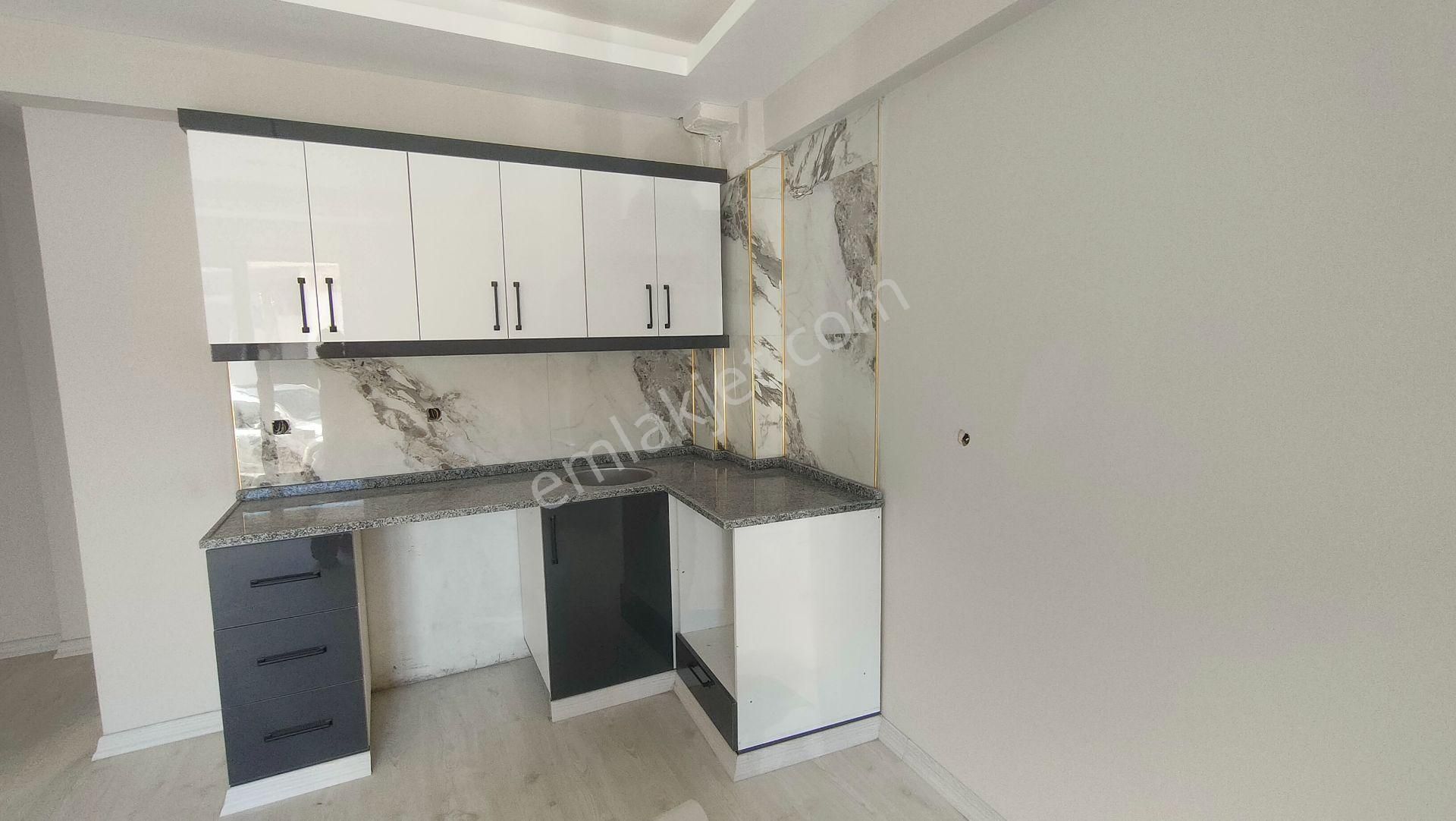 Buca Ufuk Mahallesinde Merkezi Konumda Yeni,doğal Gazlı2+1 Daire