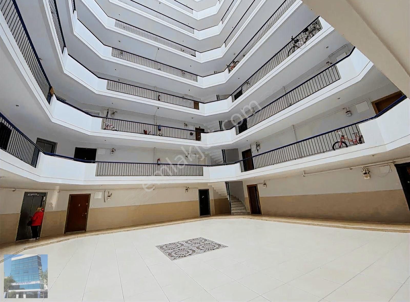 Bayraklı Tepekule'de Site İçi Doğalgazlı 2+1 Satılık Daire - Görsel 3