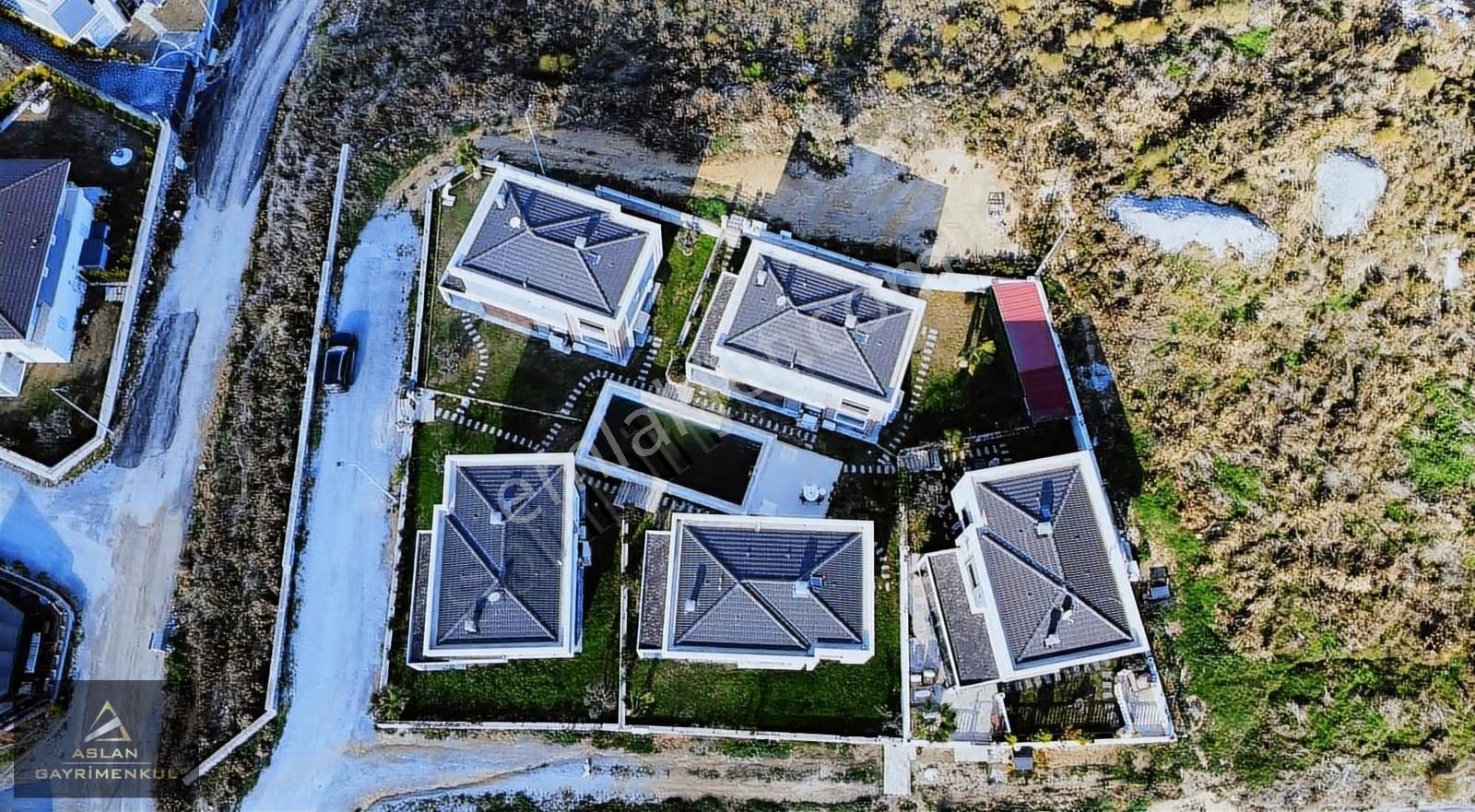 Aslan'dan Soğucak'da Havuzlu Sitede Satılık 4+1 Müstakil Villa - Görsel 25