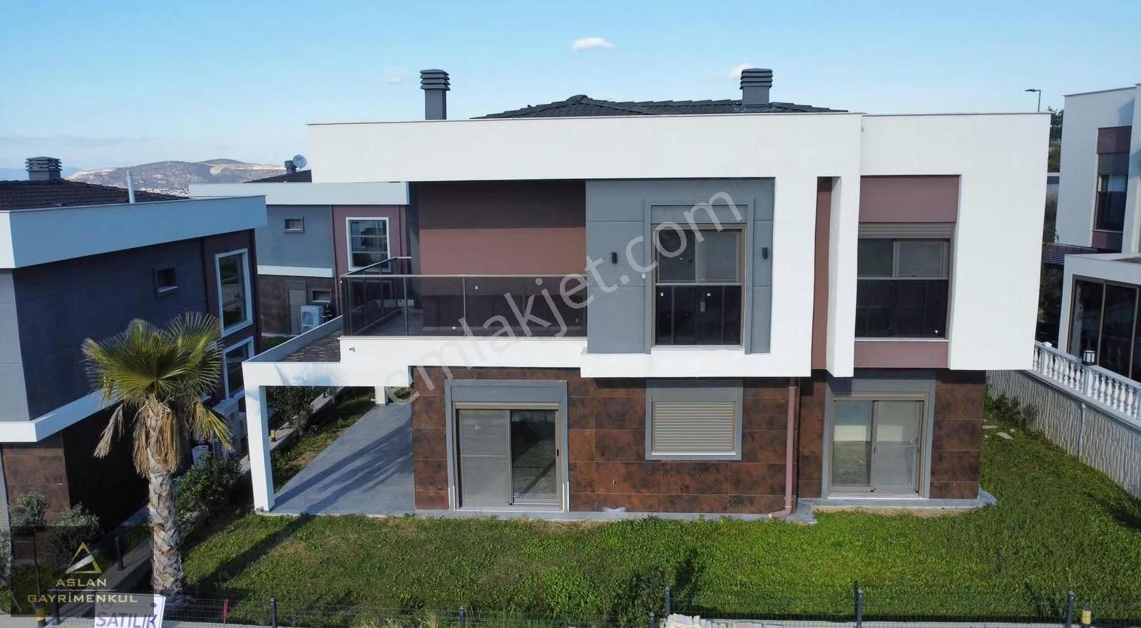 Aslan'dan Soğucak'da Havuzlu Sitede Satılık 4+1 Müstakil Villa - Görsel 31