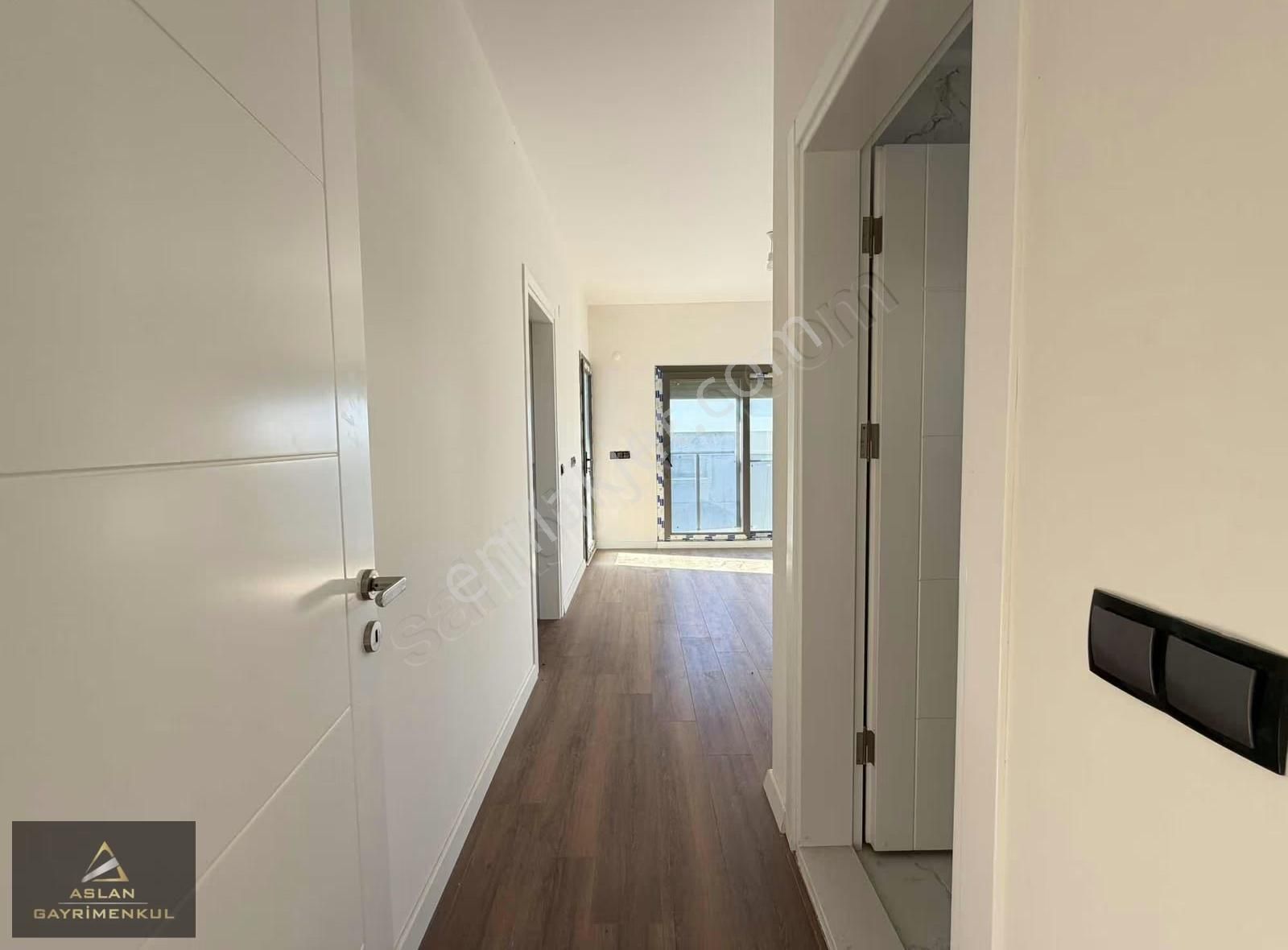 Aslan'dan Soğucak'da Havuzlu Sitede Satılık 4+1 Müstakil Villa - Görsel 2