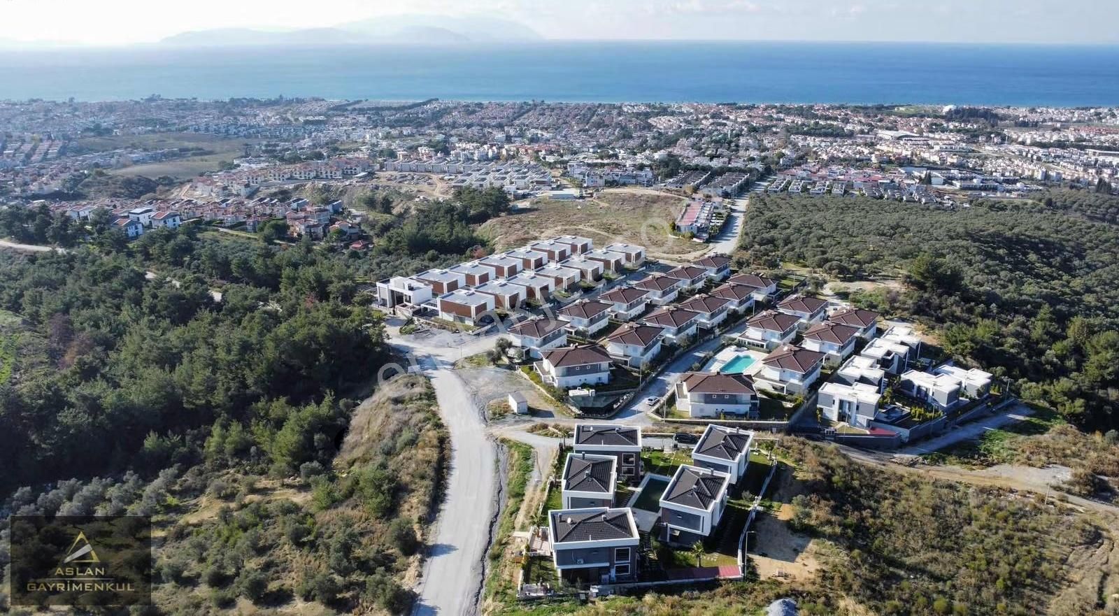 Aslan'dan Soğucak'da Havuzlu Sitede Satılık 4+1 Müstakil Villa - Görsel 19