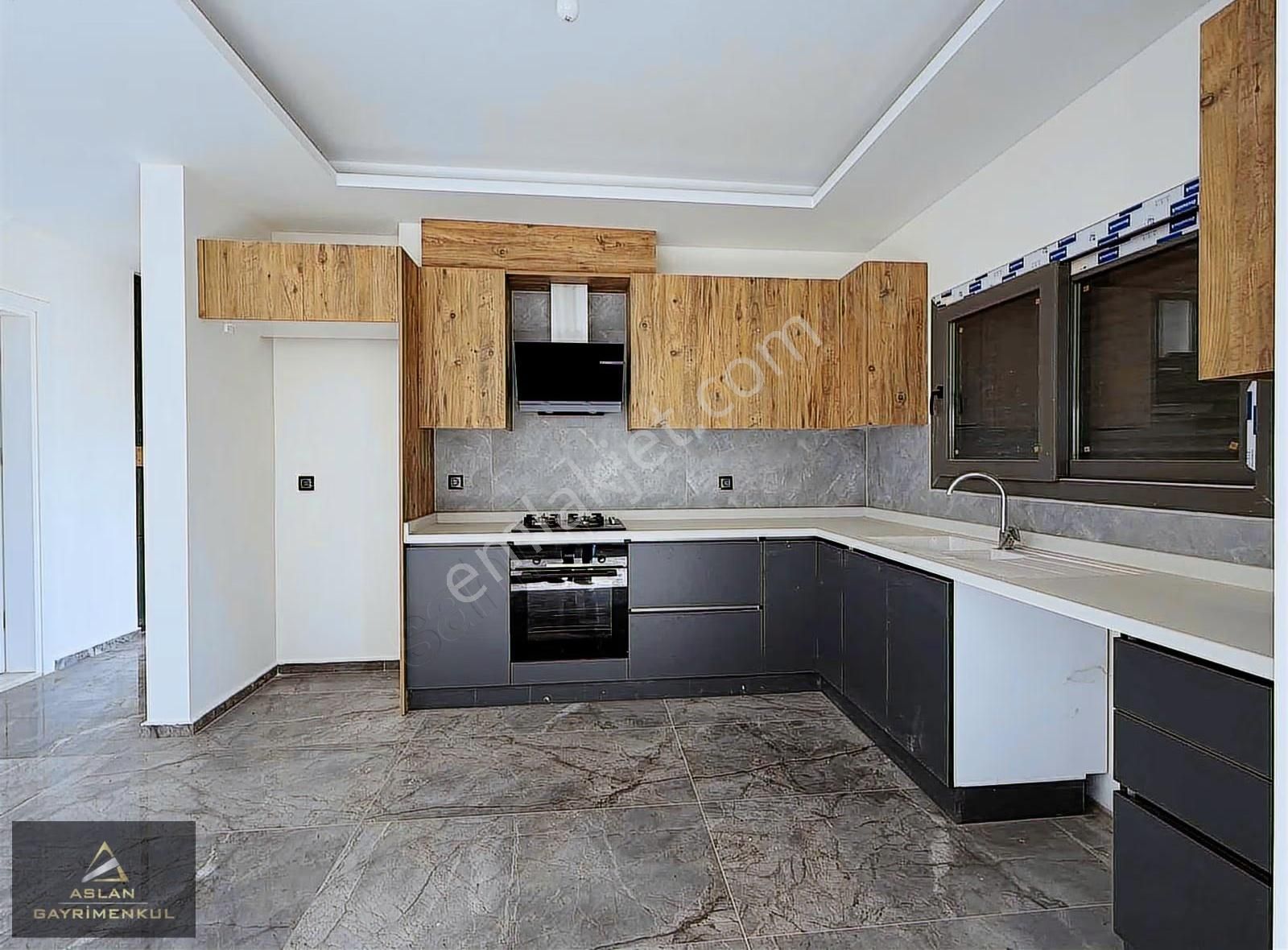 Aslan'dan Soğucak'da Havuzlu Sitede Satılık 4+1 Müstakil Villa - Görsel 35