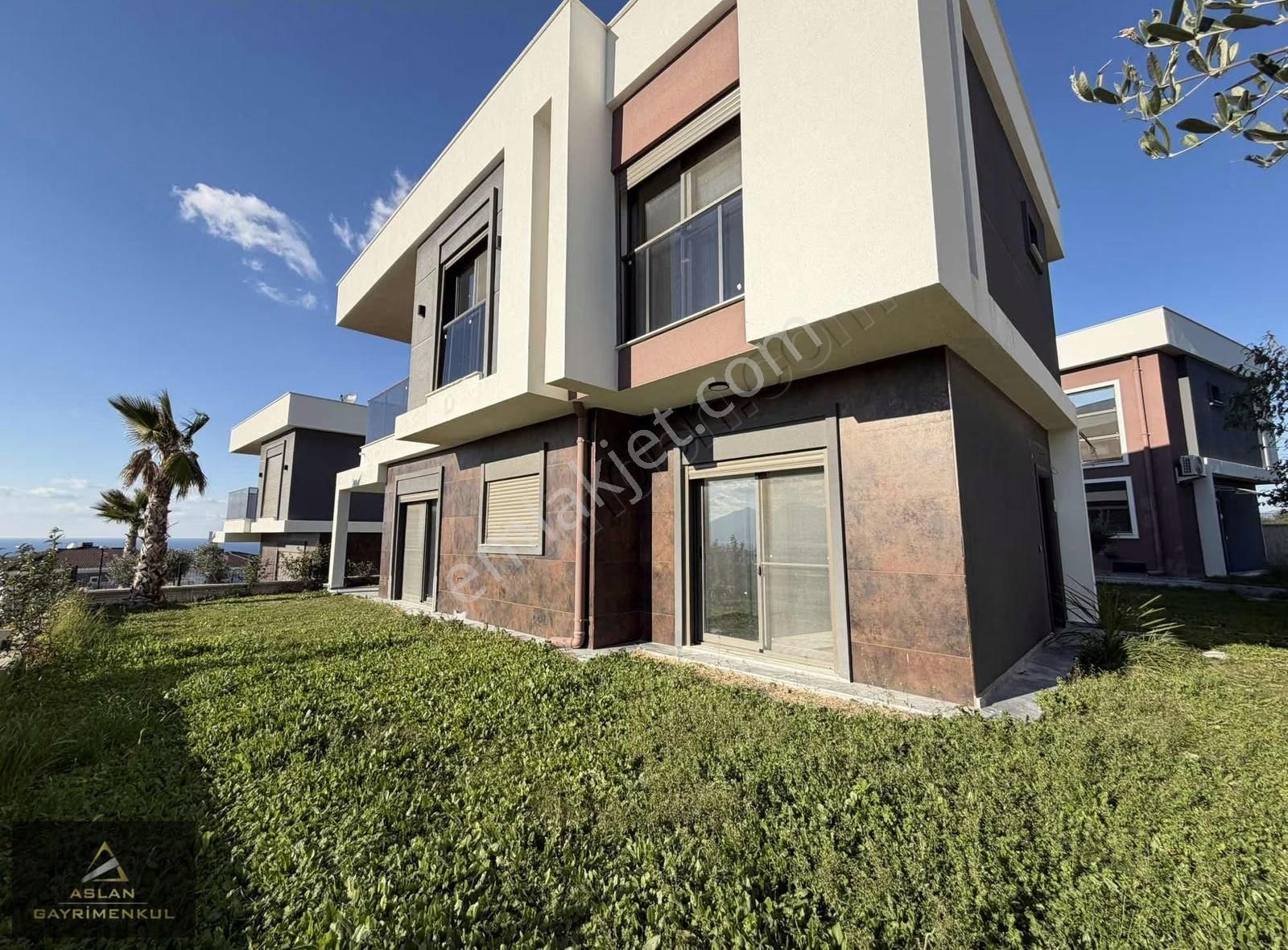Aslan'dan Soğucak'da Havuzlu Sitede Satılık 4+1 Müstakil Villa - Görsel 7
