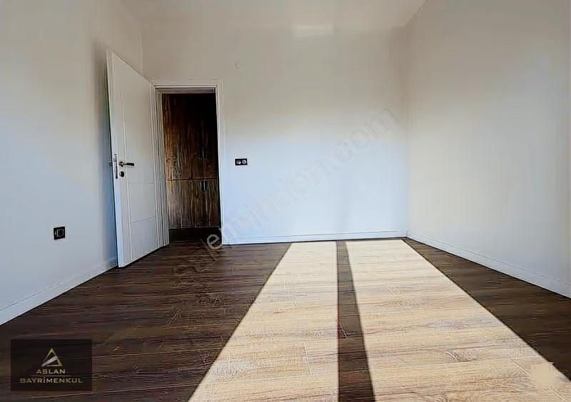 Aslan'dan Soğucak'da Havuzlu Sitede Satılık 4+1 Müstakil Villa - Görsel 3