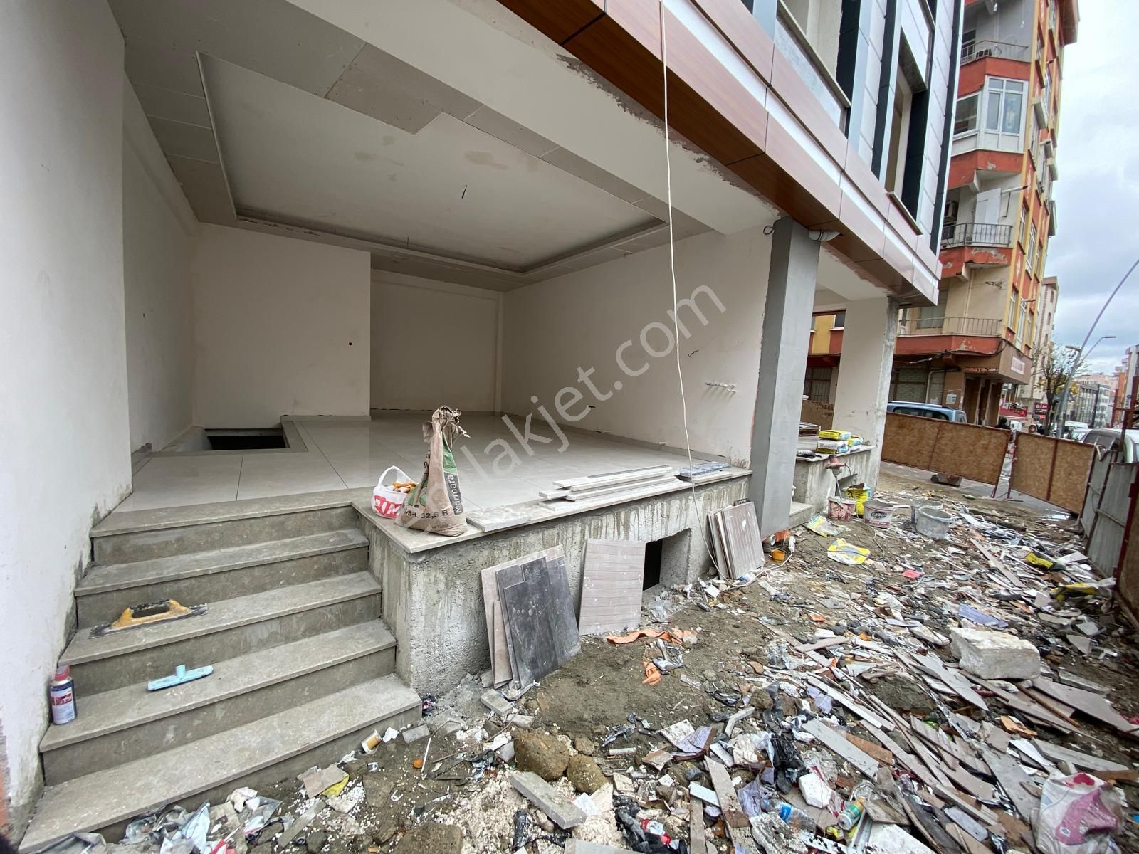 Başokur'dan Bahçelievler Hürriyet Mahellesi Sıfır Bina Dükkan