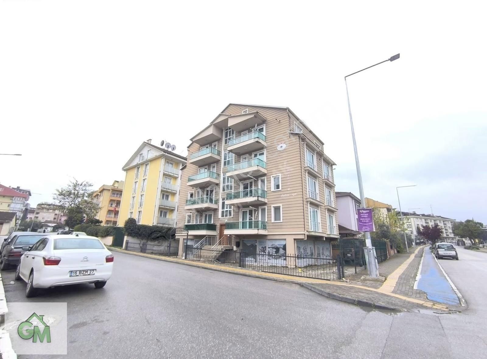Gm'den Görüklede Aile Binasında Kiralık 2+1 Eşyasız Geniş Arakat