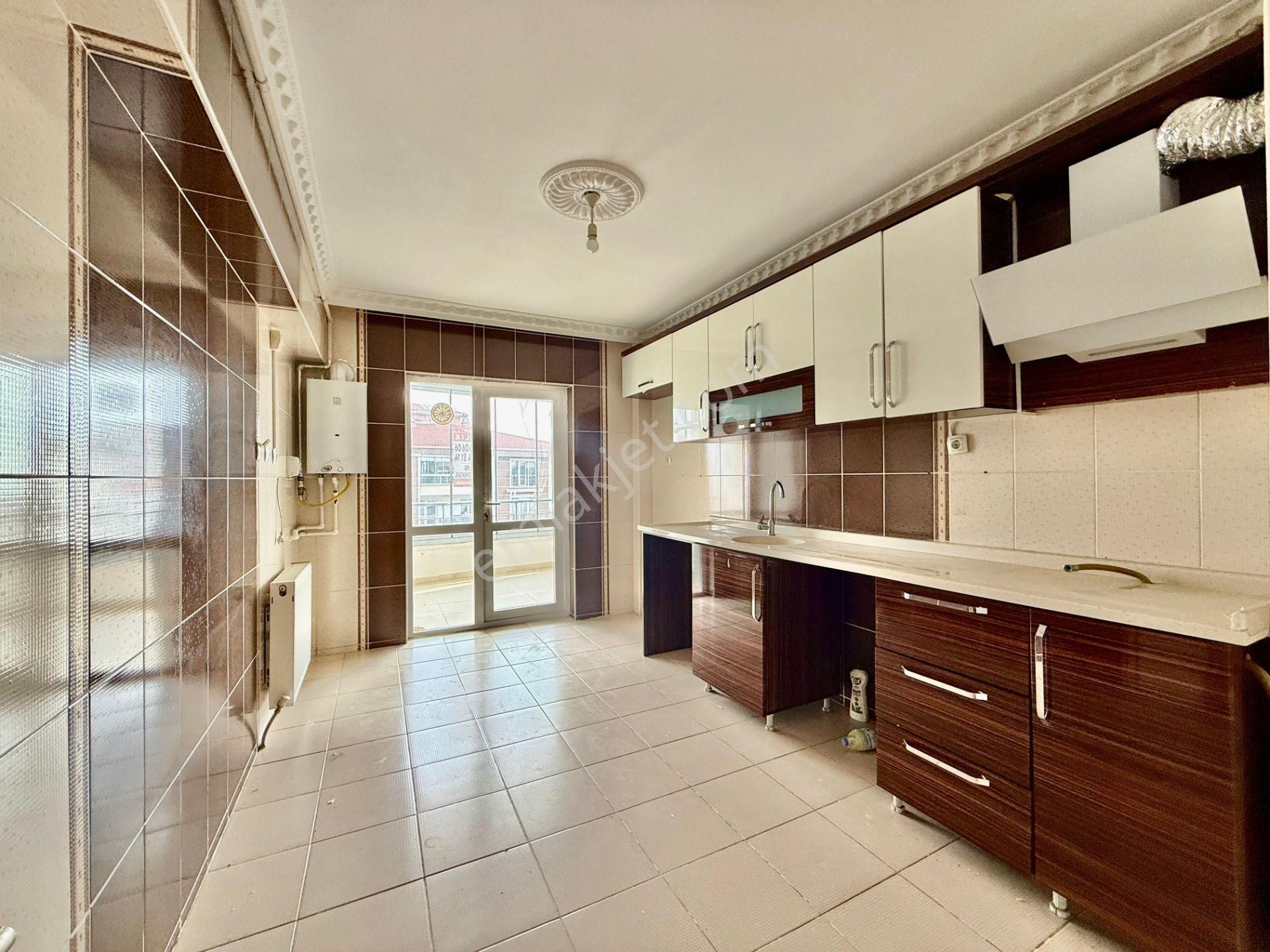 Kalecik Emlak'tan Site İçerisinde Asansörlü Merkezi Sistem 3+1 Daire