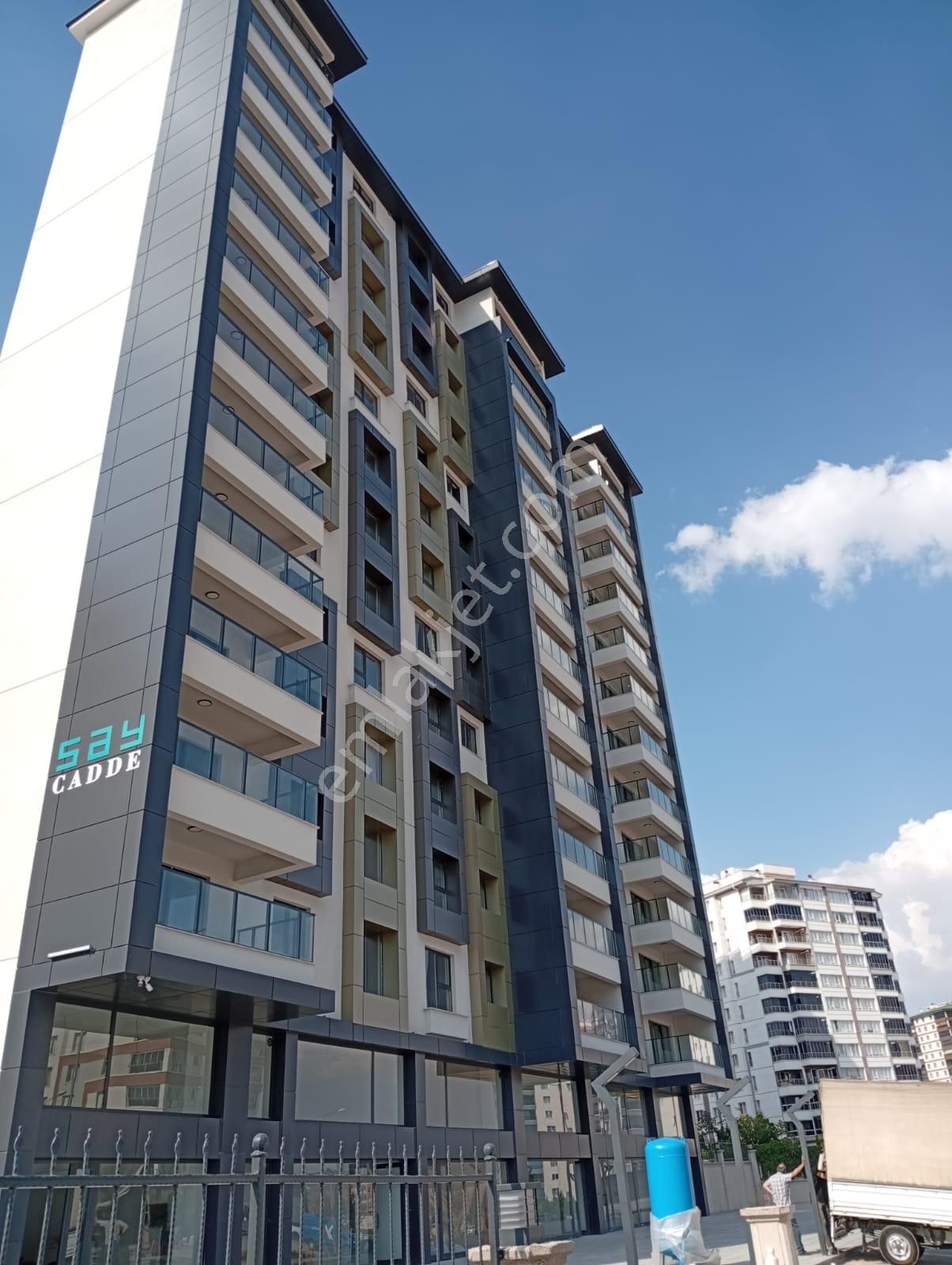 Cadde Üzerinde Süper Lüks Sıfır Ara Kat Daire