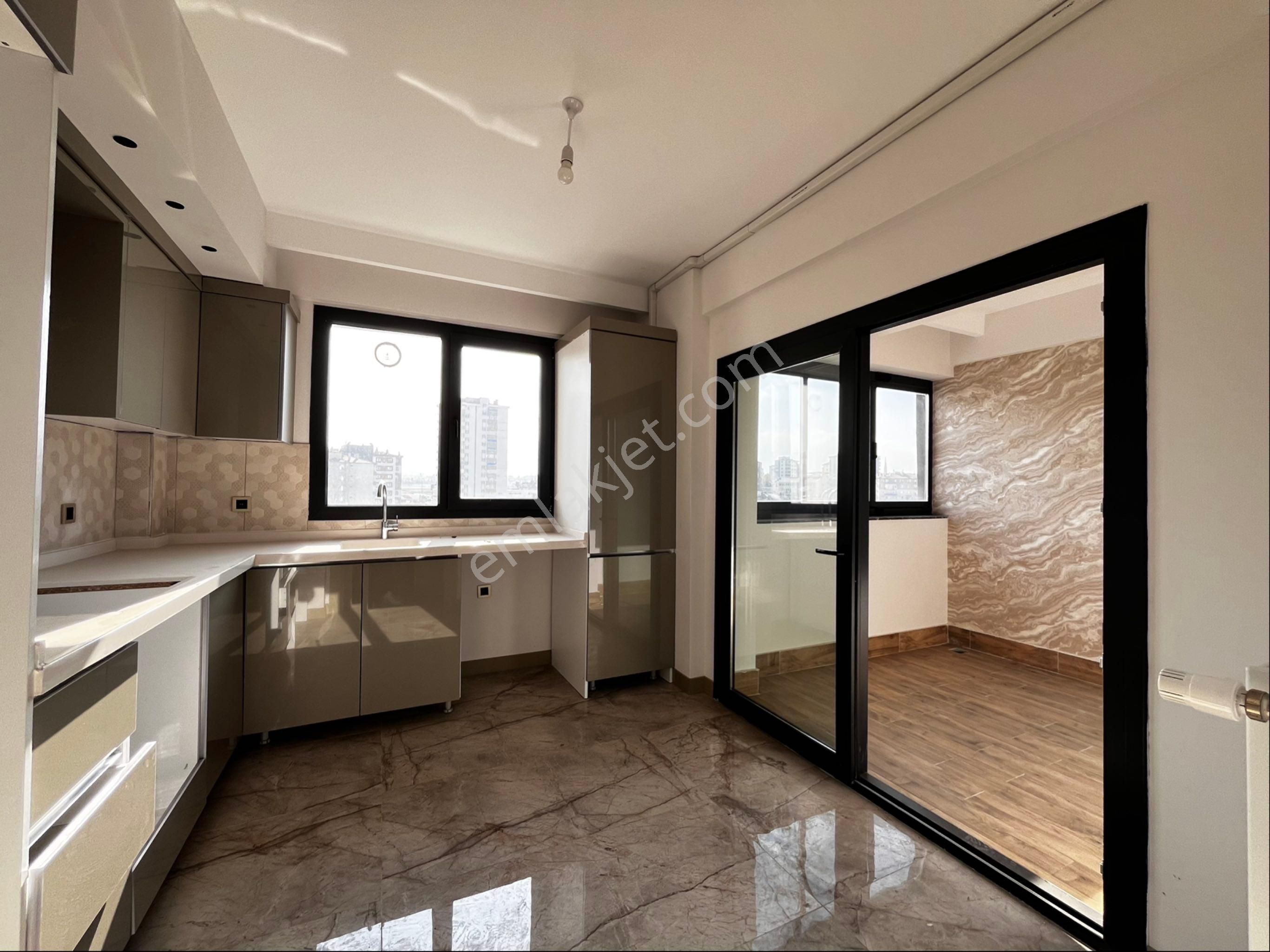 Mimsin'de 3,5+1 Sıfır Lüks Giyinme Odalı Meskenli Daire