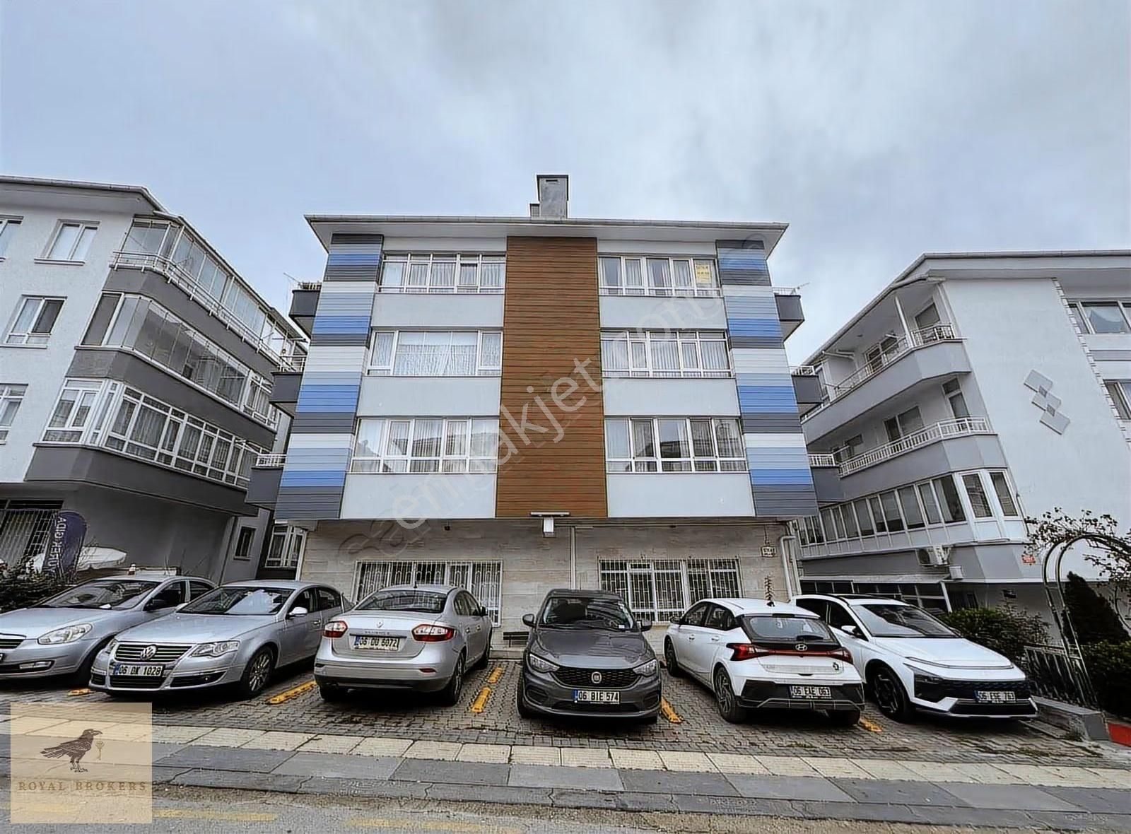 Satılık,reşat Nuri Caddesinde Ara Kat Konumunda 3+1 Geniş Daire