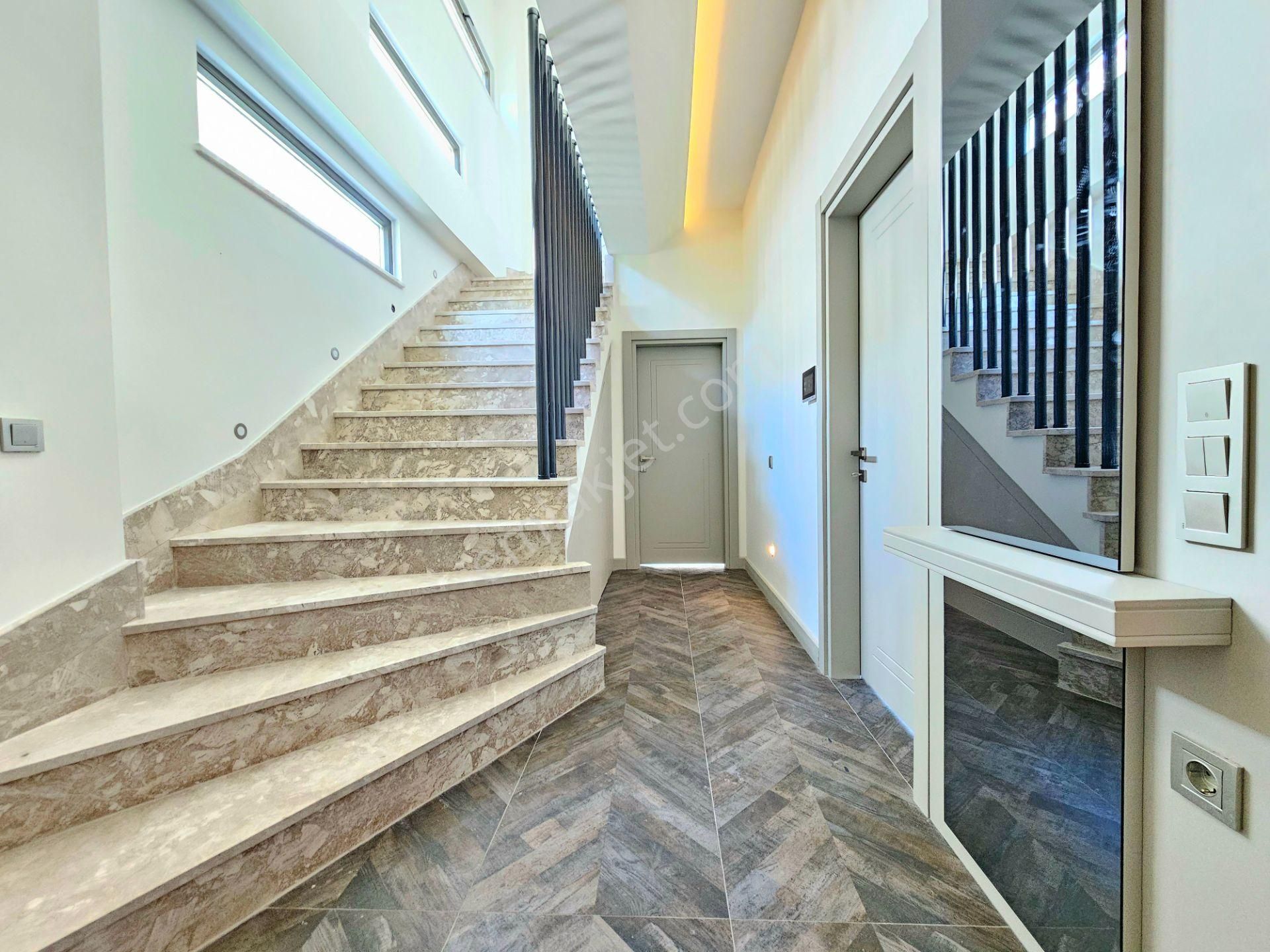 ▀ Körfez'den ▄ Modern Mimaride Doğa İle Bütünleşen Lüx 4+1 Villa - Görsel 18