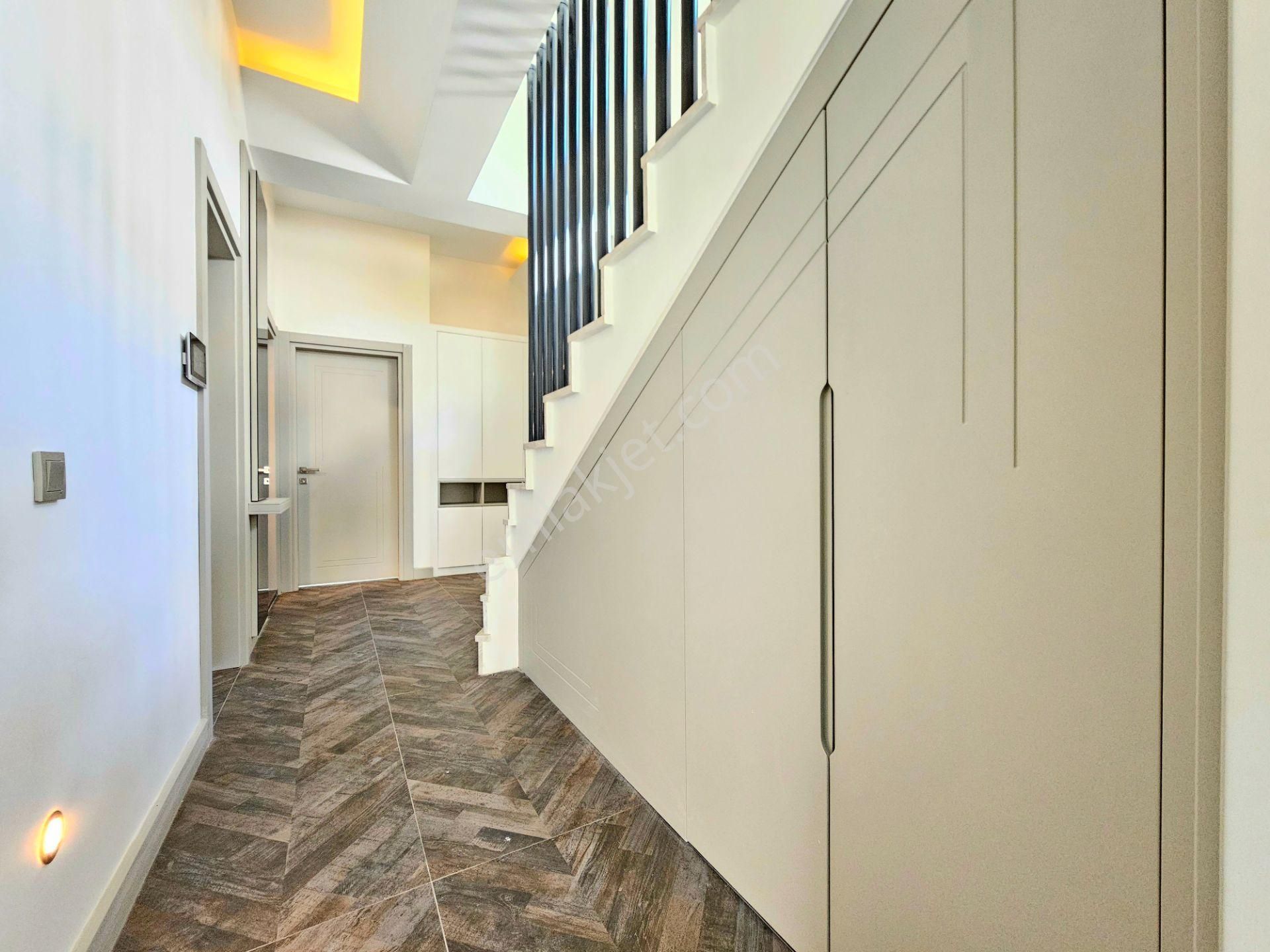 ▀ Körfez'den ▄ Modern Mimaride Doğa İle Bütünleşen Lüx 4+1 Villa - Görsel 34