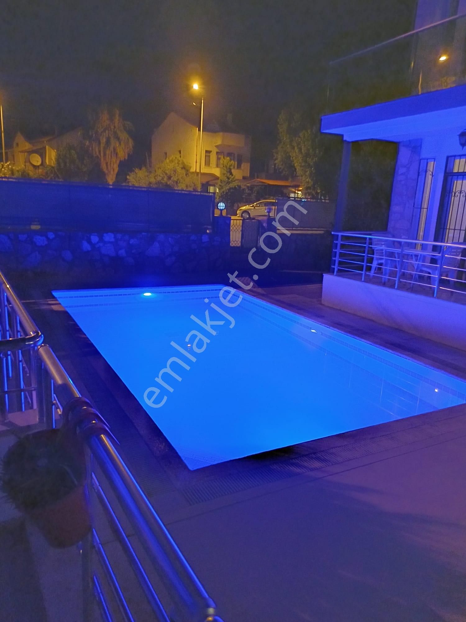 Stoptan Yerguzlar Caddesine 100m. Mesafede 3+1 Tripleks Villa - Görsel 4