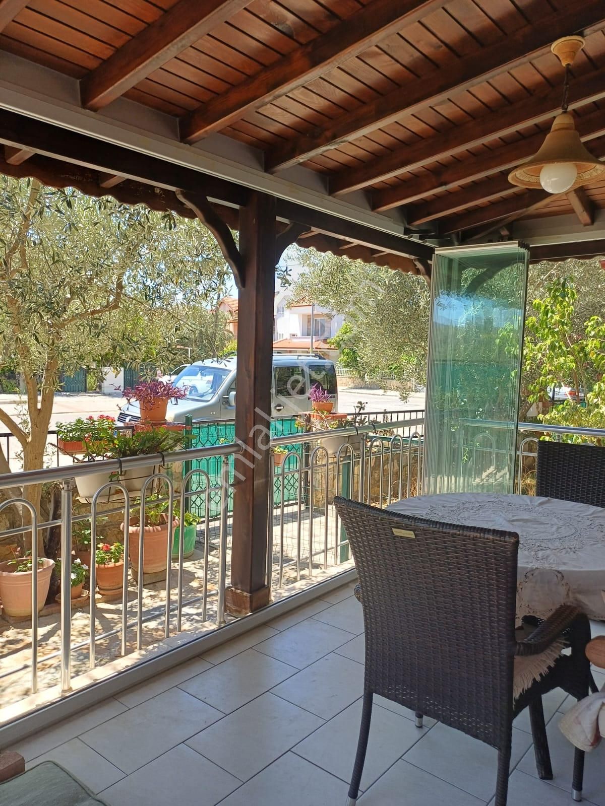 Stoptan Yerguzlar Caddesine 100m. Mesafede 3+1 Tripleks Villa - Görsel 10