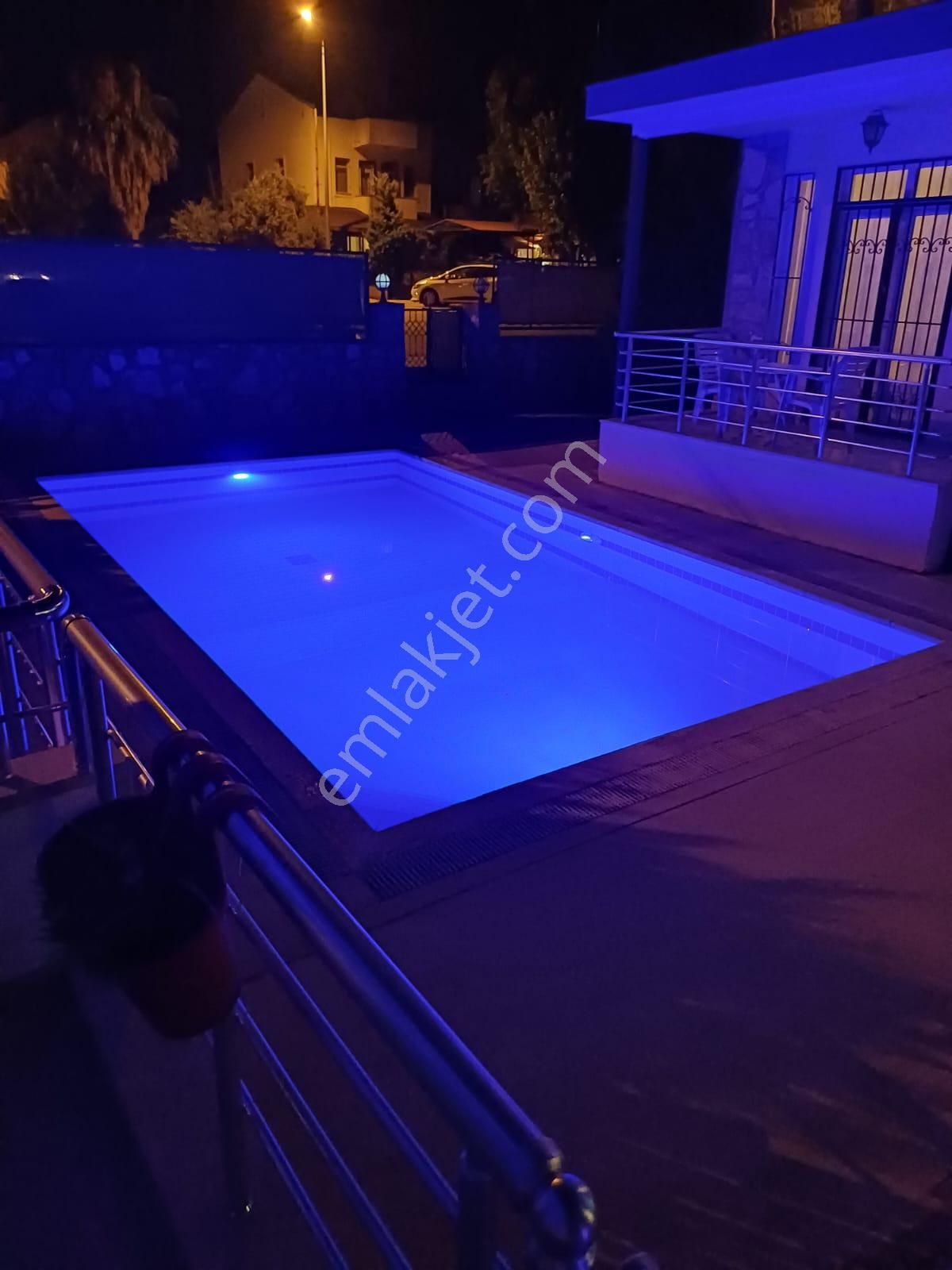 Stoptan Yerguzlar Caddesine 100m. Mesafede 3+1 Tripleks Villa - Görsel 3