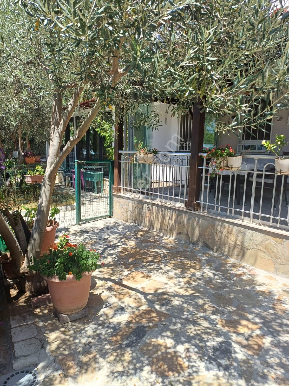 Stoptan Yerguzlar Caddesine 100m. Mesafede 3+1 Tripleks Villa - Görsel 9