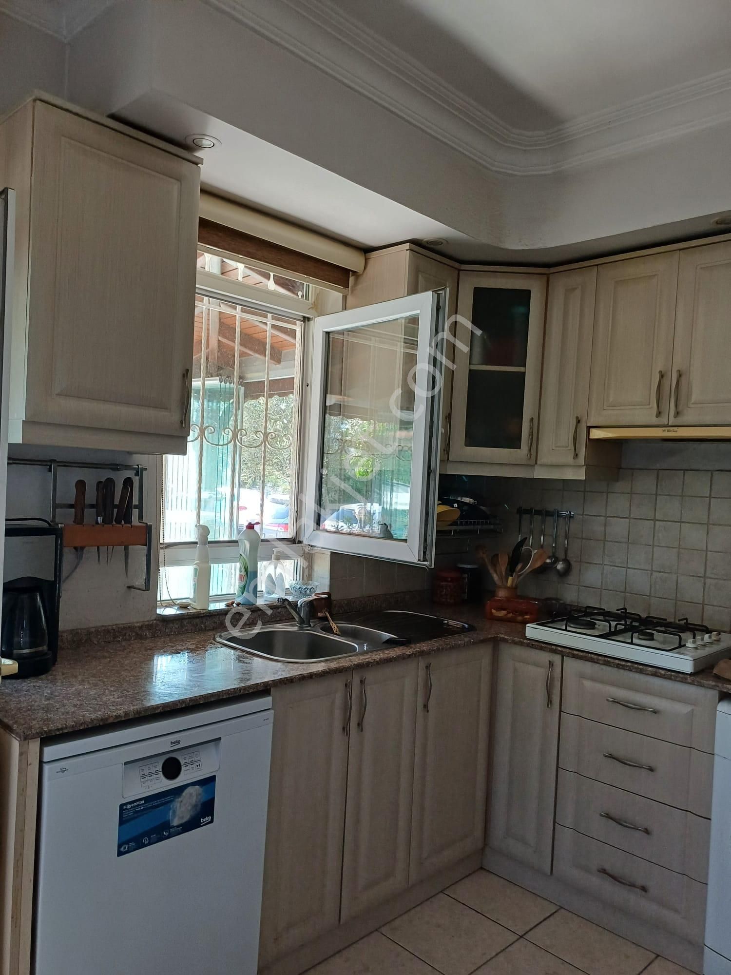 Stoptan Yerguzlar Caddesine 100m. Mesafede 3+1 Tripleks Villa - Görsel 27