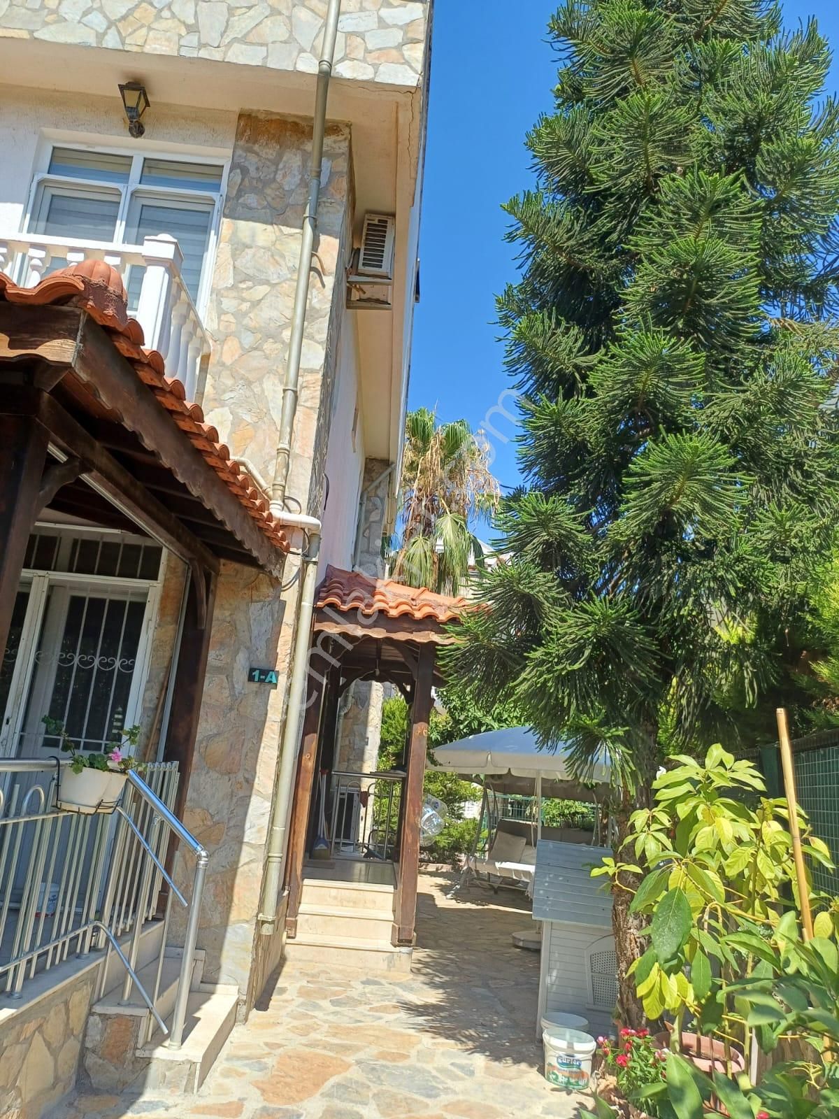 Stoptan Yerguzlar Caddesine 100m. Mesafede 3+1 Tripleks Villa - Görsel 18