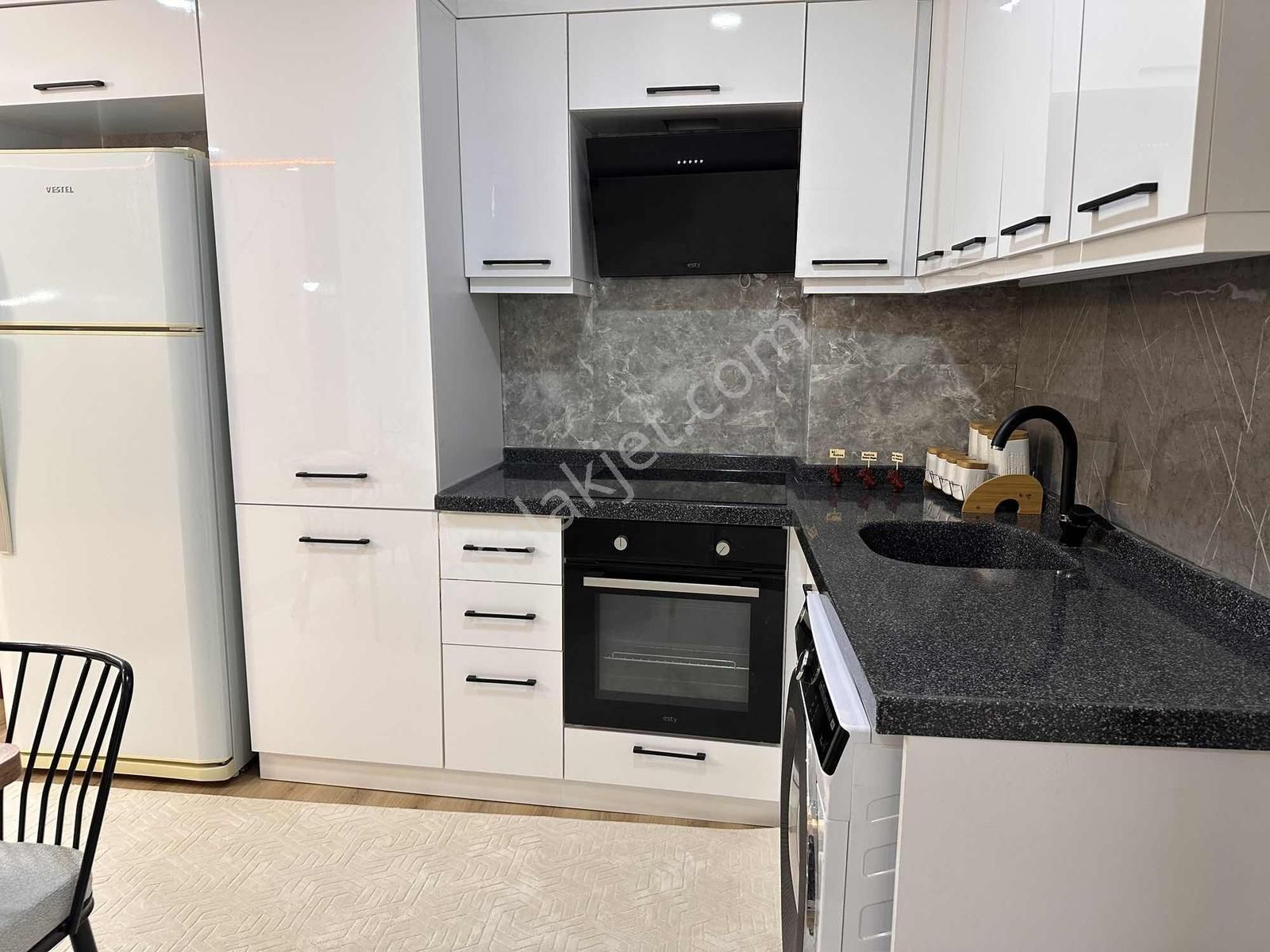 Merkezi Konum Full Eşyalı Lüx Satılık 1+1 Eşsiz Daire - Görsel 3