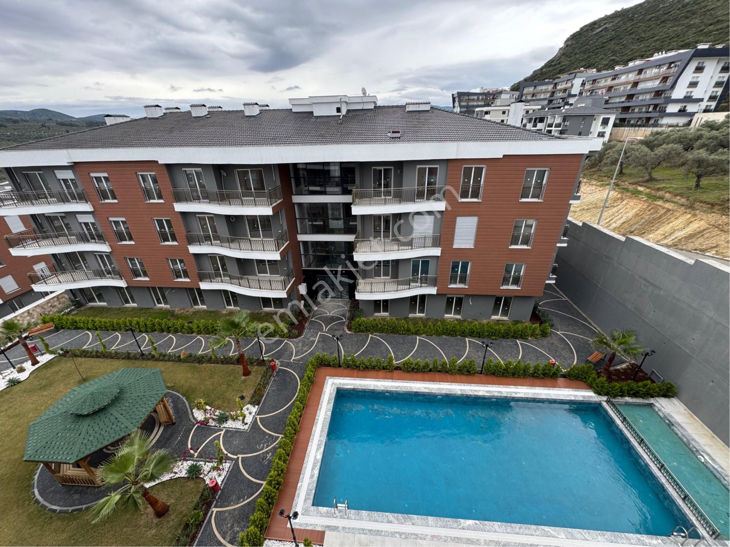 Kuşadasında 3+1 Kapalı Mutfaklı Havuzlu Sitede 145m2 Kullanımlı Daire - Görsel 26