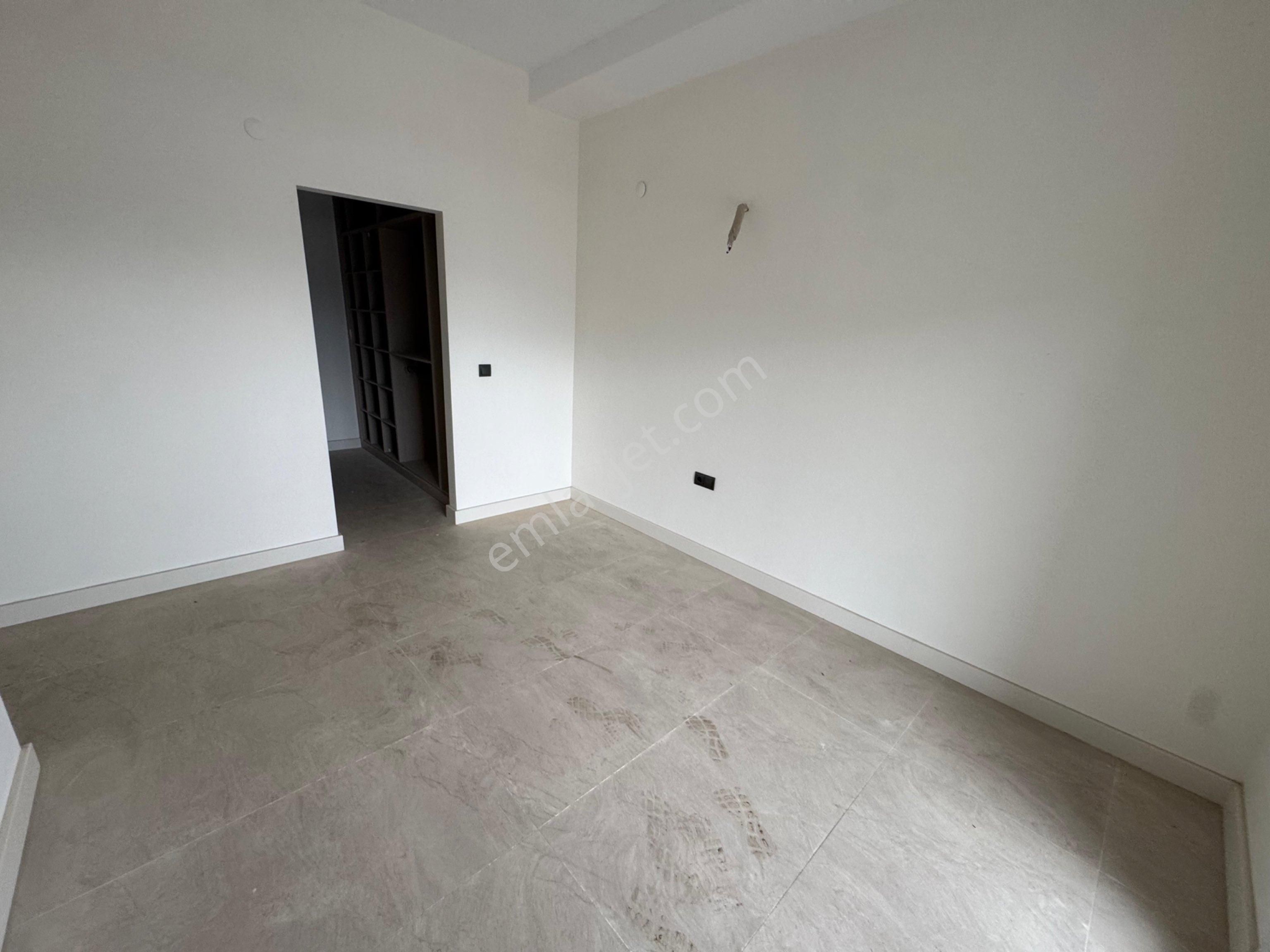 Kuşadasında 3+1 Kapalı Mutfaklı Havuzlu Sitede 145m2 Kullanımlı Daire - Görsel 31