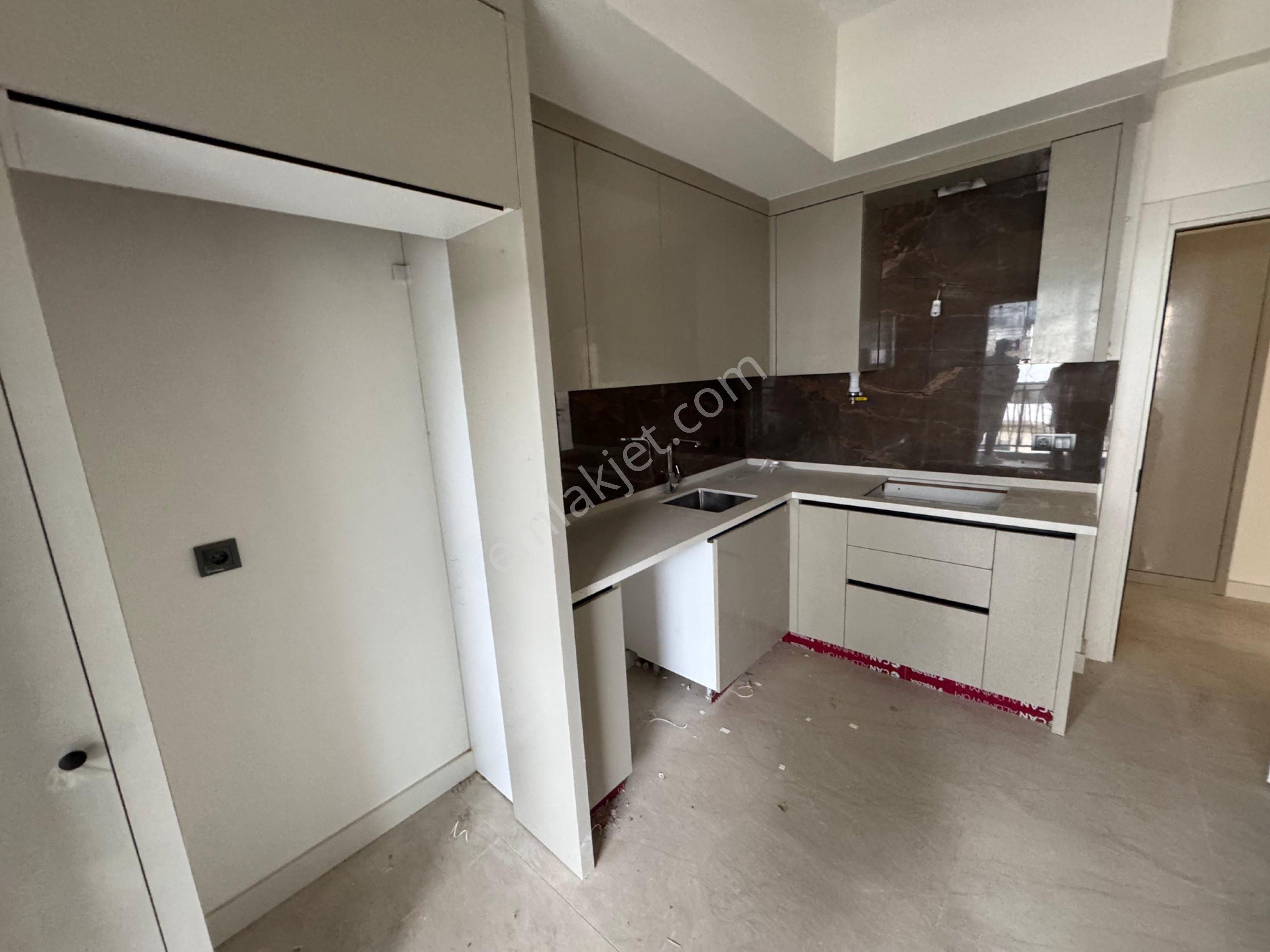 Kuşadasında 3+1 Kapalı Mutfaklı Havuzlu Sitede 145m2 Kullanımlı Daire - Görsel 5