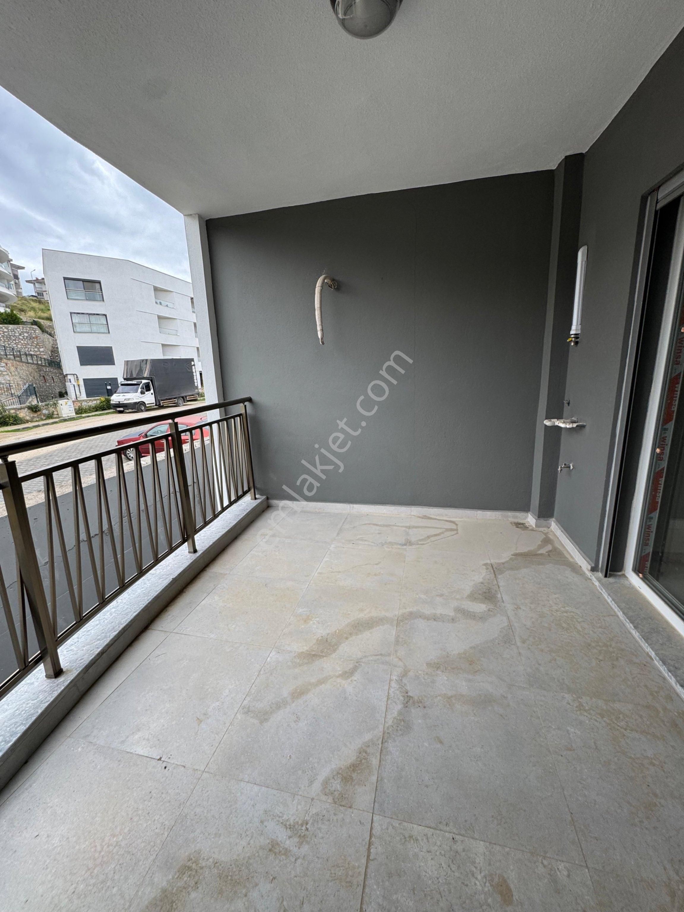 Kuşadasında 3+1 Kapalı Mutfaklı Havuzlu Sitede 145m2 Kullanımlı Daire - Görsel 12