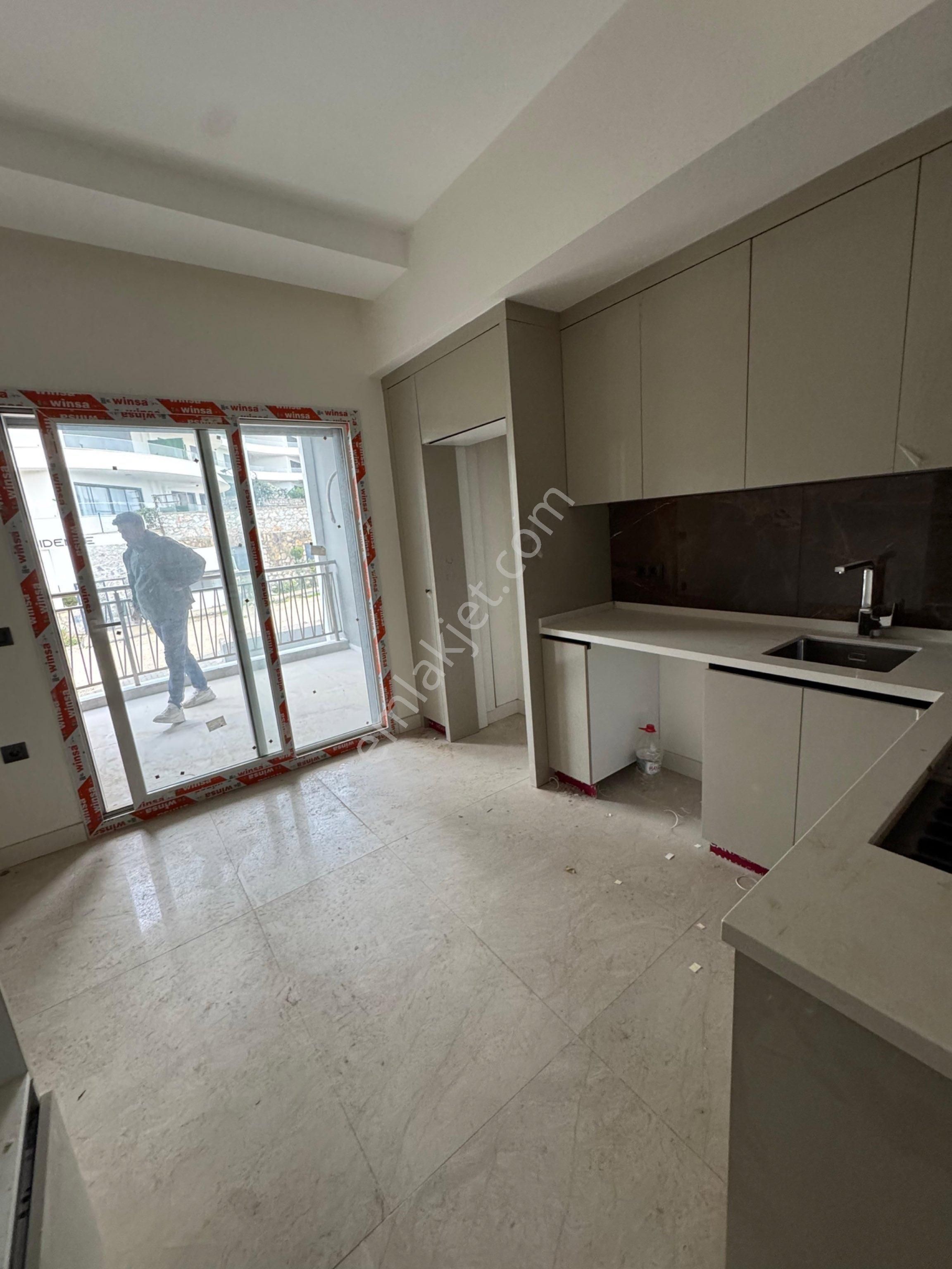 Kuşadasında 3+1 Kapalı Mutfaklı Havuzlu Sitede 145m2 Kullanımlı Daire - Görsel 4