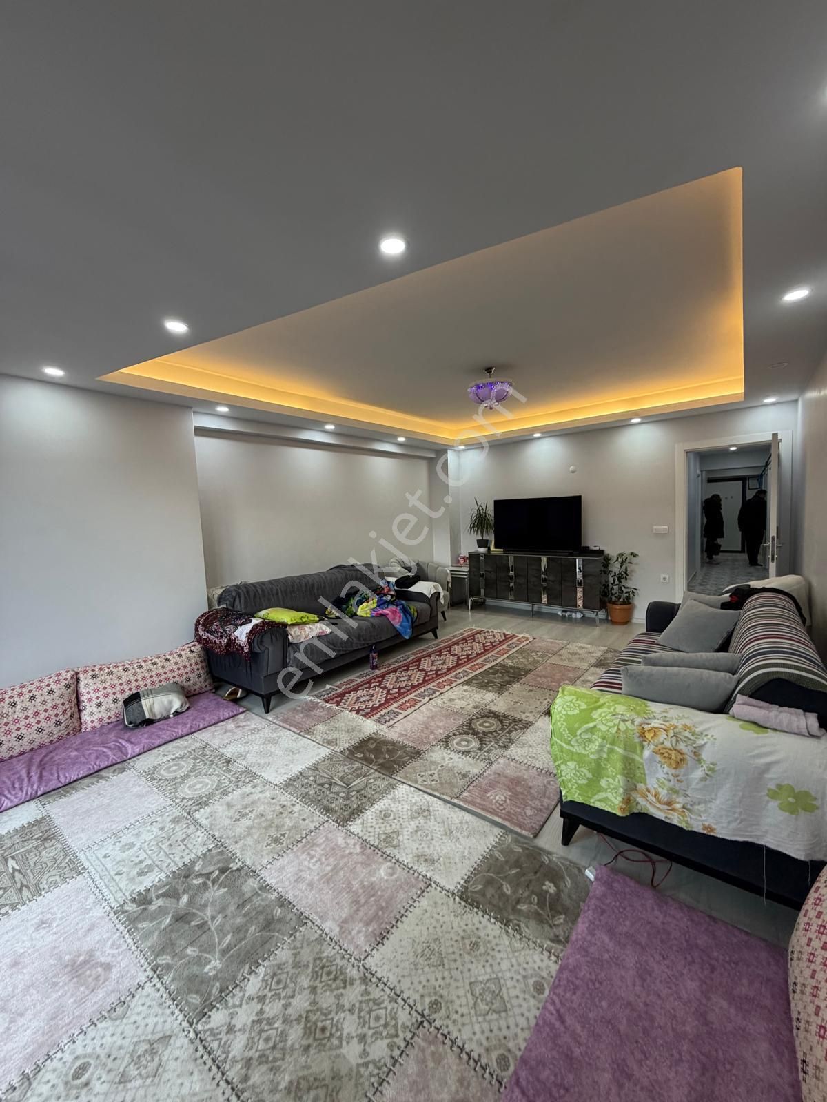 Beştelsizde Cadde Üzeri 3+1 Satılık Daire - Görsel 3