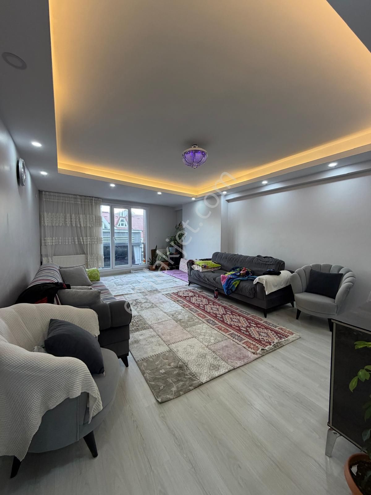 Beştelsizde Cadde Üzeri 3+1 Satılık Daire