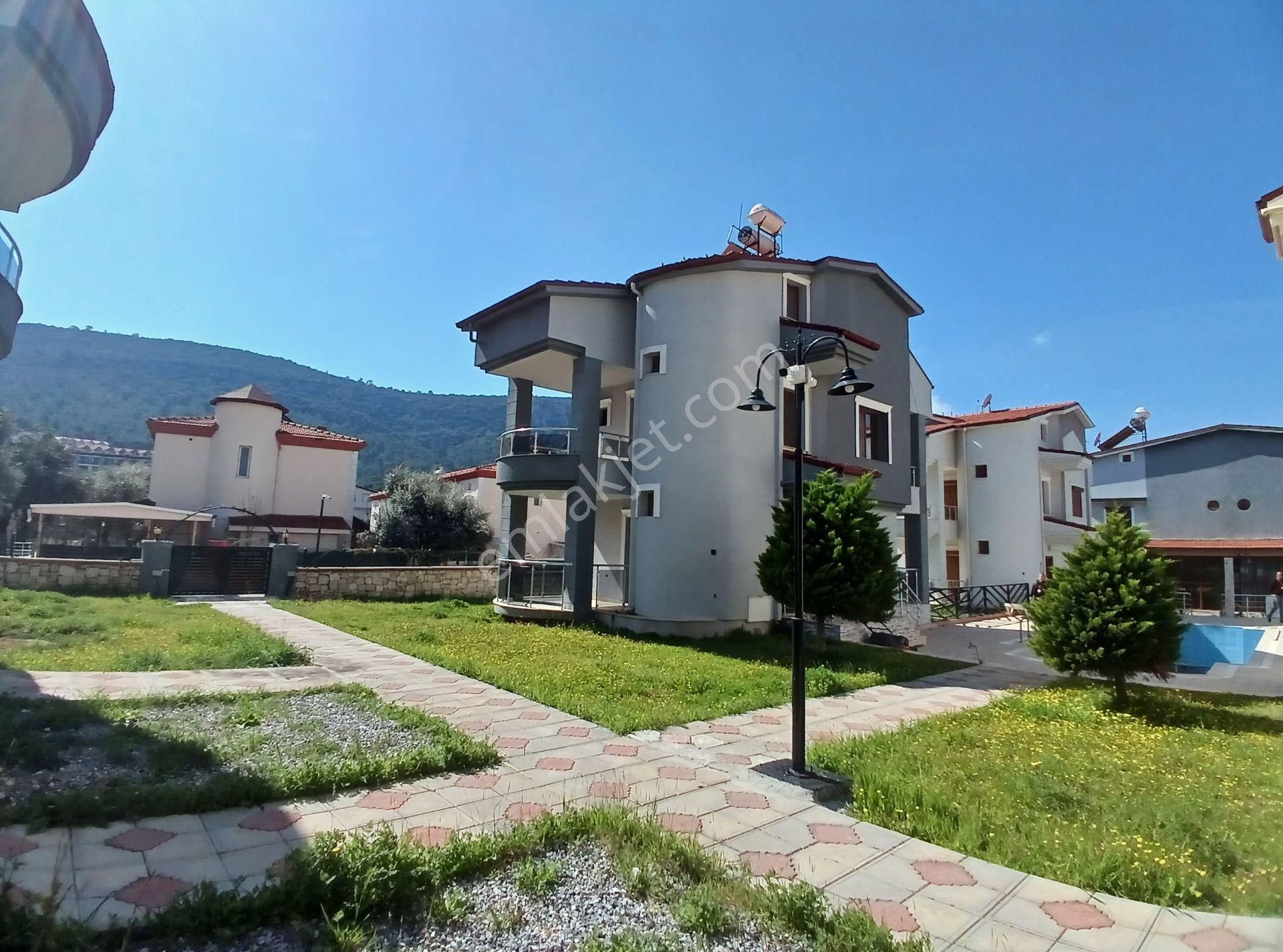 Havuzlu Site İçi Tam Müstakil Geniş Bahçeli Villa - Görsel 13