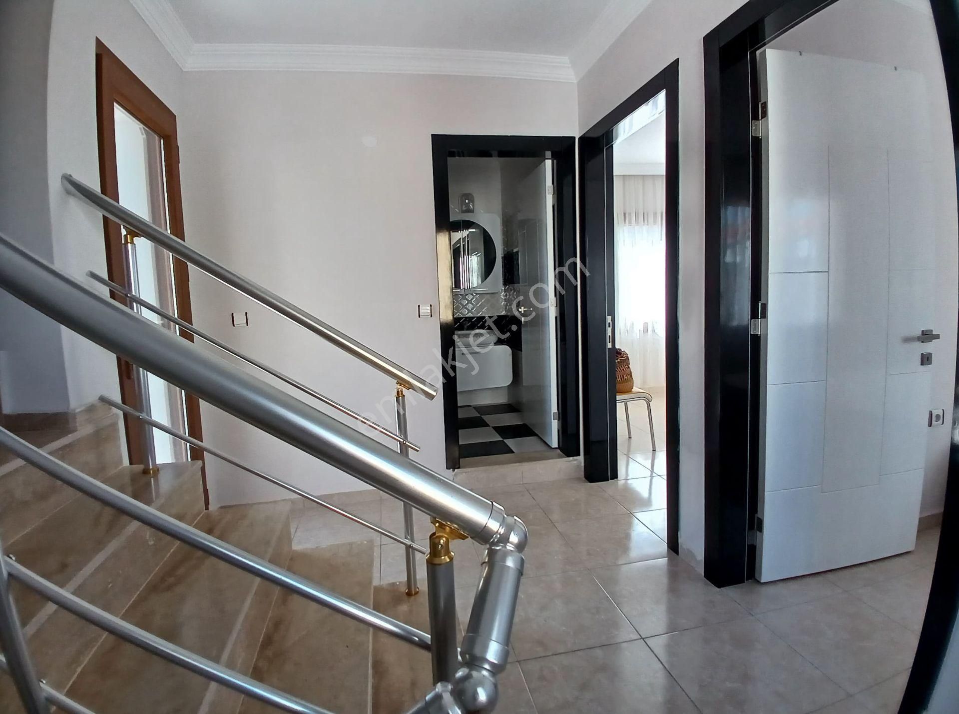 Havuzlu Site İçi Tam Müstakil Geniş Bahçeli Villa - Görsel 32