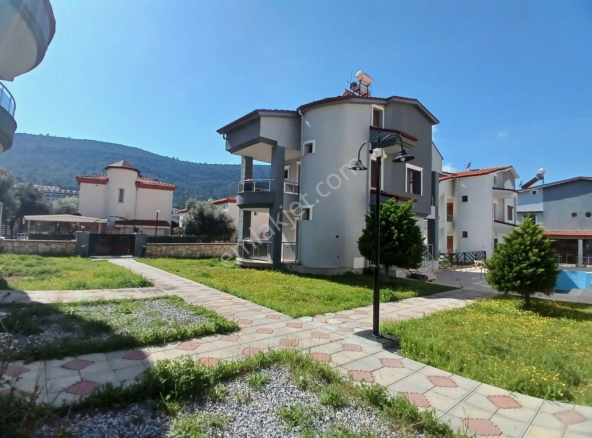 Havuzlu Site İçi Tam Müstakil Geniş Bahçeli Villa - Görsel 4