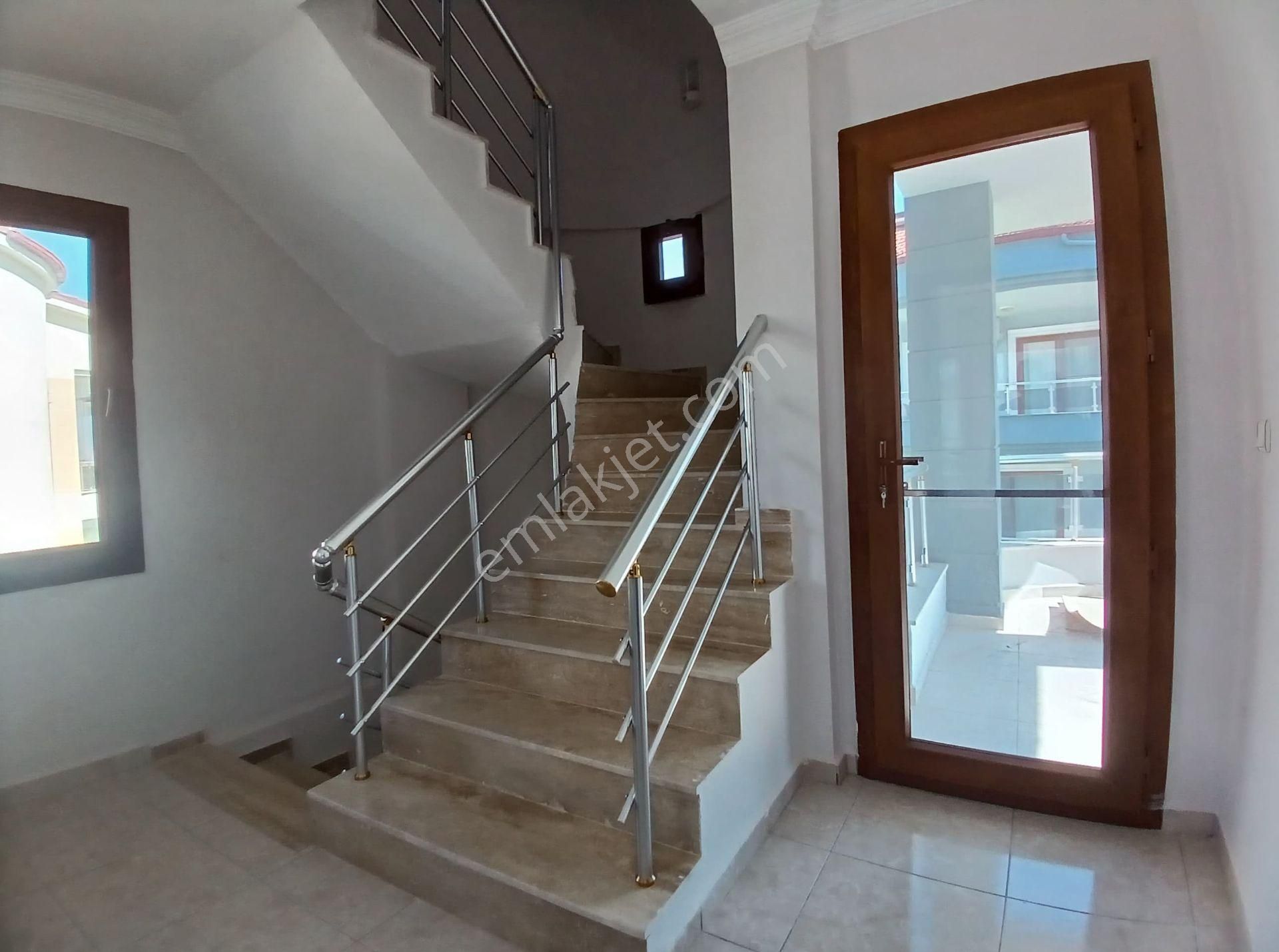 Havuzlu Site İçi Tam Müstakil Geniş Bahçeli Villa - Görsel 24