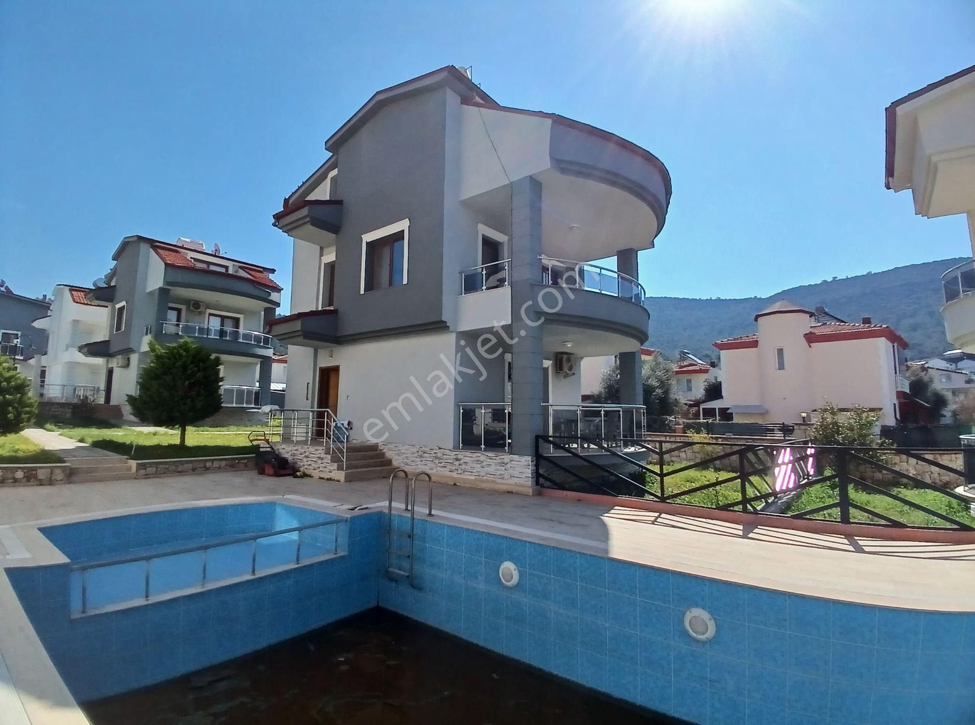 Havuzlu Site İçi Tam Müstakil Geniş Bahçeli Villa - Görsel 14