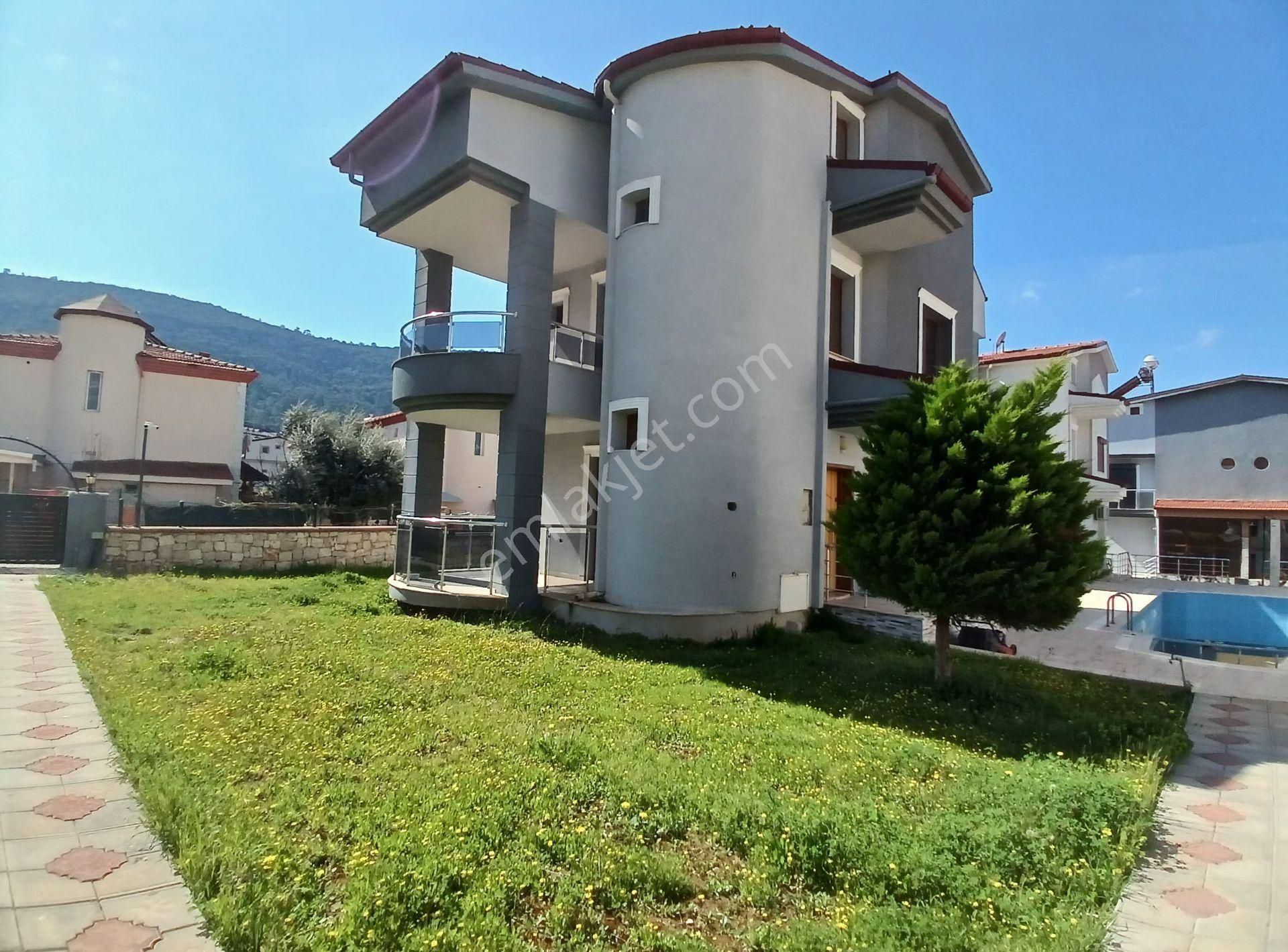 Havuzlu Site İçi Tam Müstakil Geniş Bahçeli Villa - Görsel 2