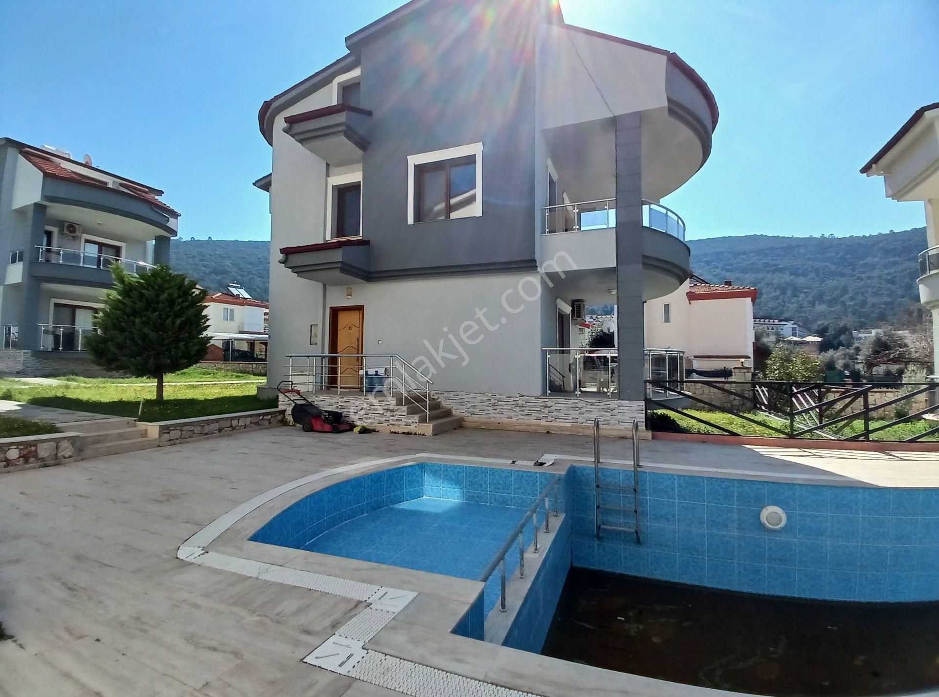 Havuzlu Site İçi Tam Müstakil Geniş Bahçeli Villa - Görsel 7