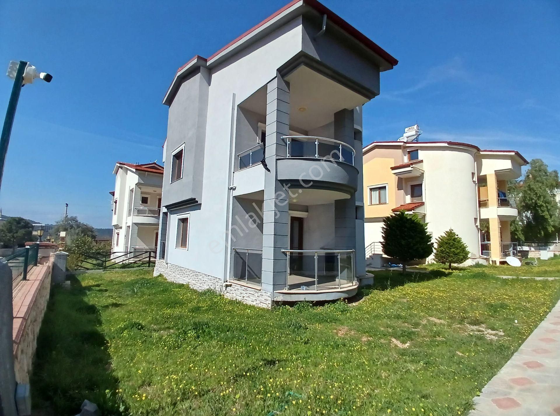 Havuzlu Site İçi Tam Müstakil Geniş Bahçeli Villa - Görsel 12