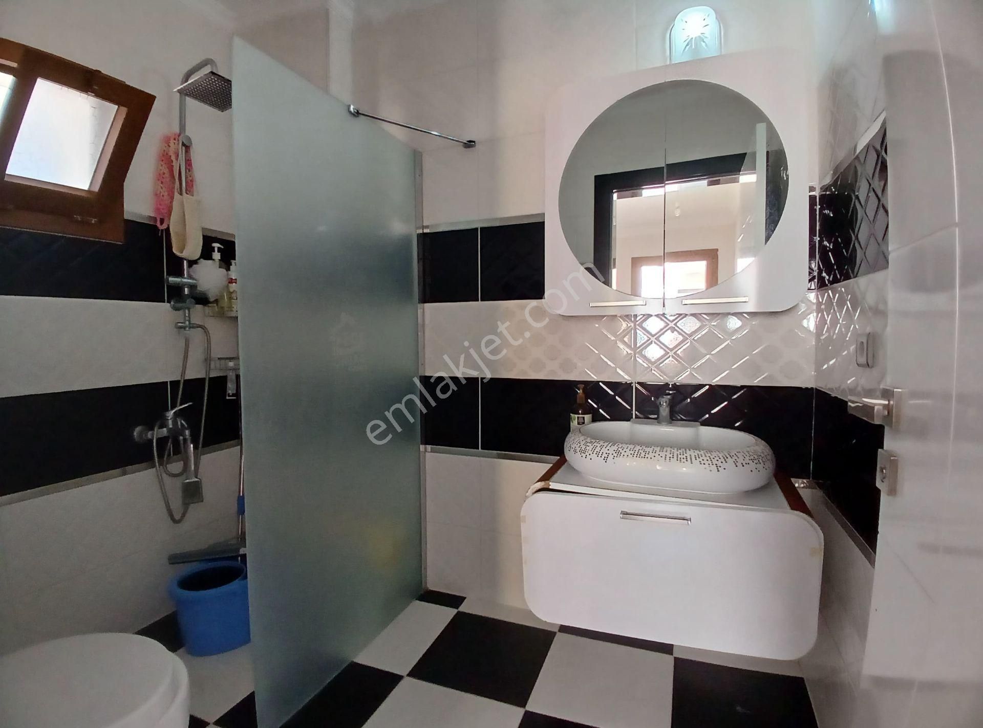 Havuzlu Site İçi Tam Müstakil Geniş Bahçeli Villa - Görsel 25