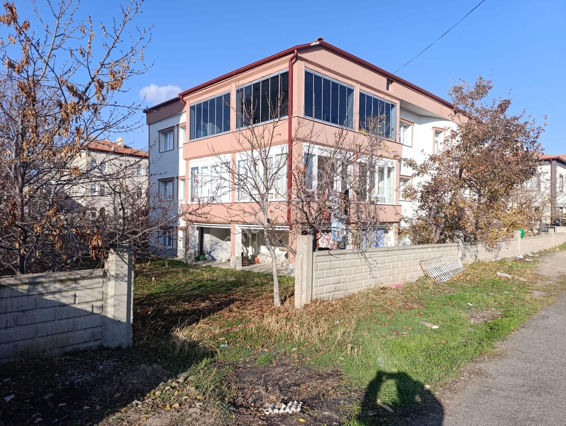 Şarkışla Hsk Rönesans Emlaktan Satılık Yeni Mahallede 3 Katlı 3+1 Komple Bina - Görsel 2