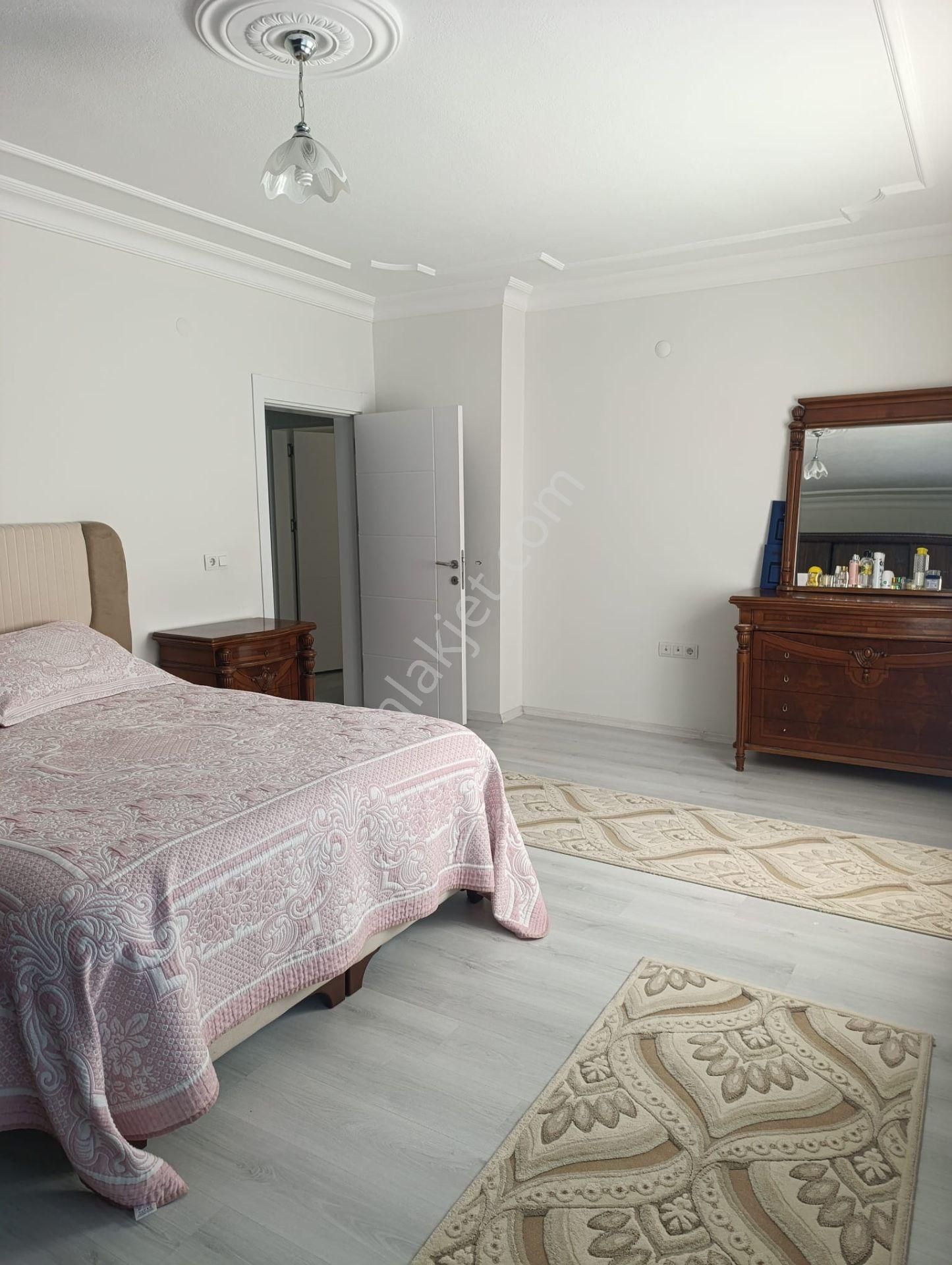 Şarkışla Hsk Rönesans Emlaktan Satılık Yeni Mahallede 3 Katlı 3+1 Komple Bina - Görsel 16