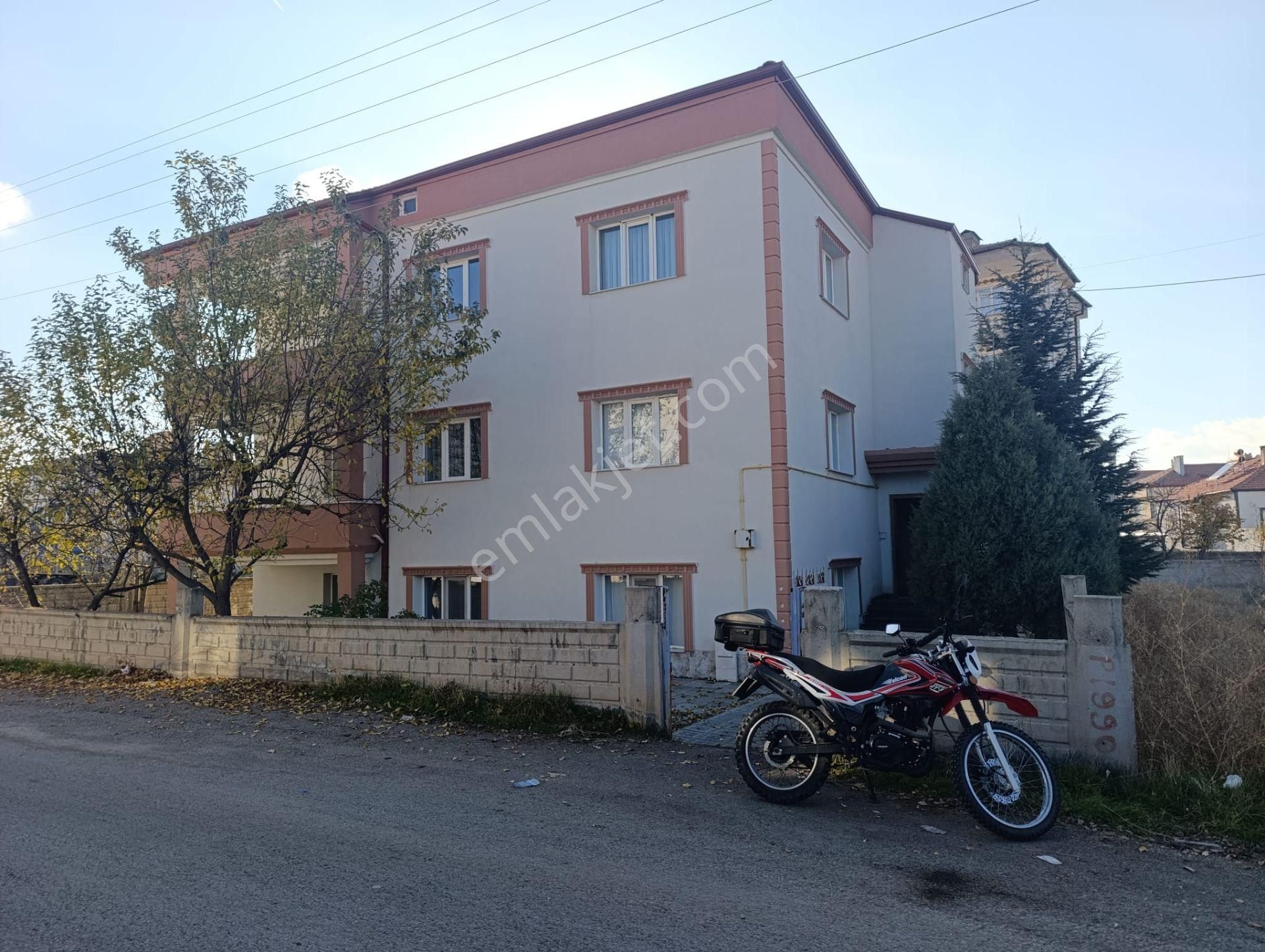 Şarkışla Hsk Rönesans Emlaktan Satılık Yeni Mahallede 3 Katlı 3+1 Komple Bina - Görsel 3