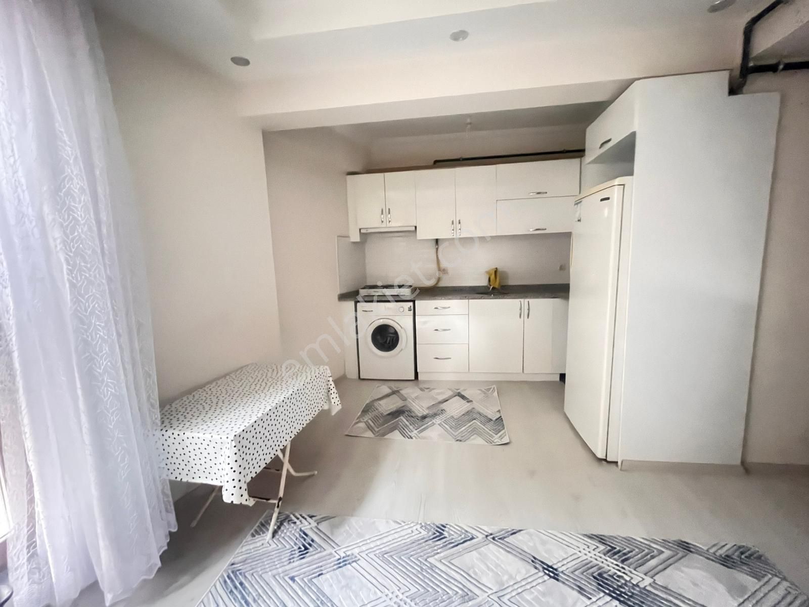 Biga Çarşı Merkez Mantar Sokakta 1+1 Ara Kat Eşyalı Daire - Görsel 4