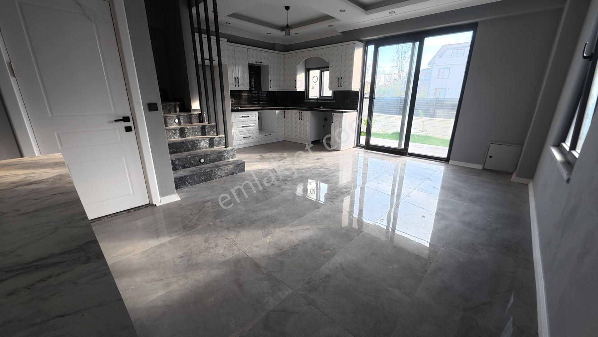 Kocaali De Modern Tasarımlı, Bahçeli 3+1 Villa - Görsel 10