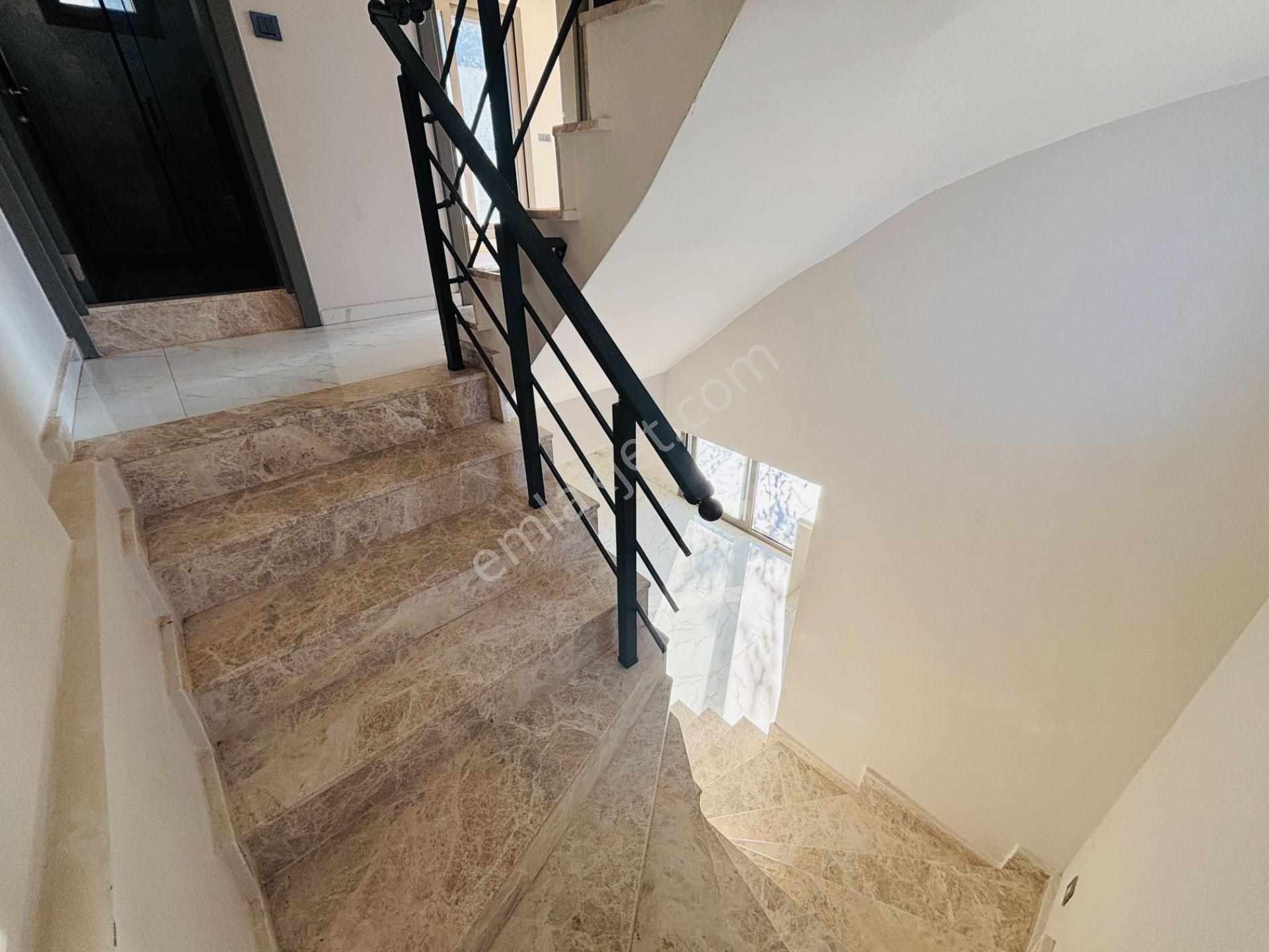 İzmir Seferihisar Atatürk Mahallesi’nde Denize Sıfır Müstakil Tapulu 3+1 Tripleks Yazlık Villa - Görsel 18