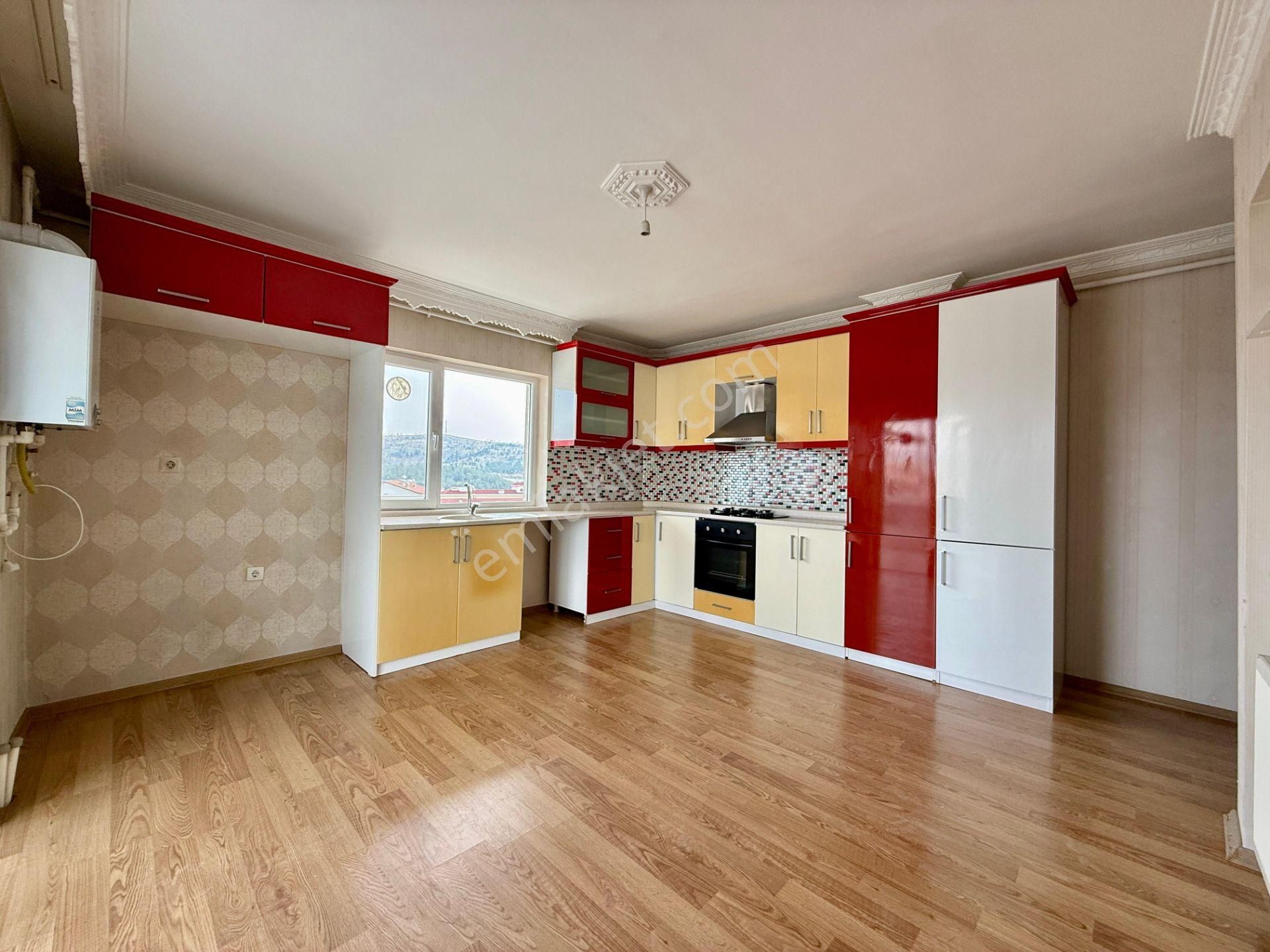 Kalecik Emlak'tan Site İçerisinde Merkezi Sistem Teras Balkonlu 3+1 - Görsel 4